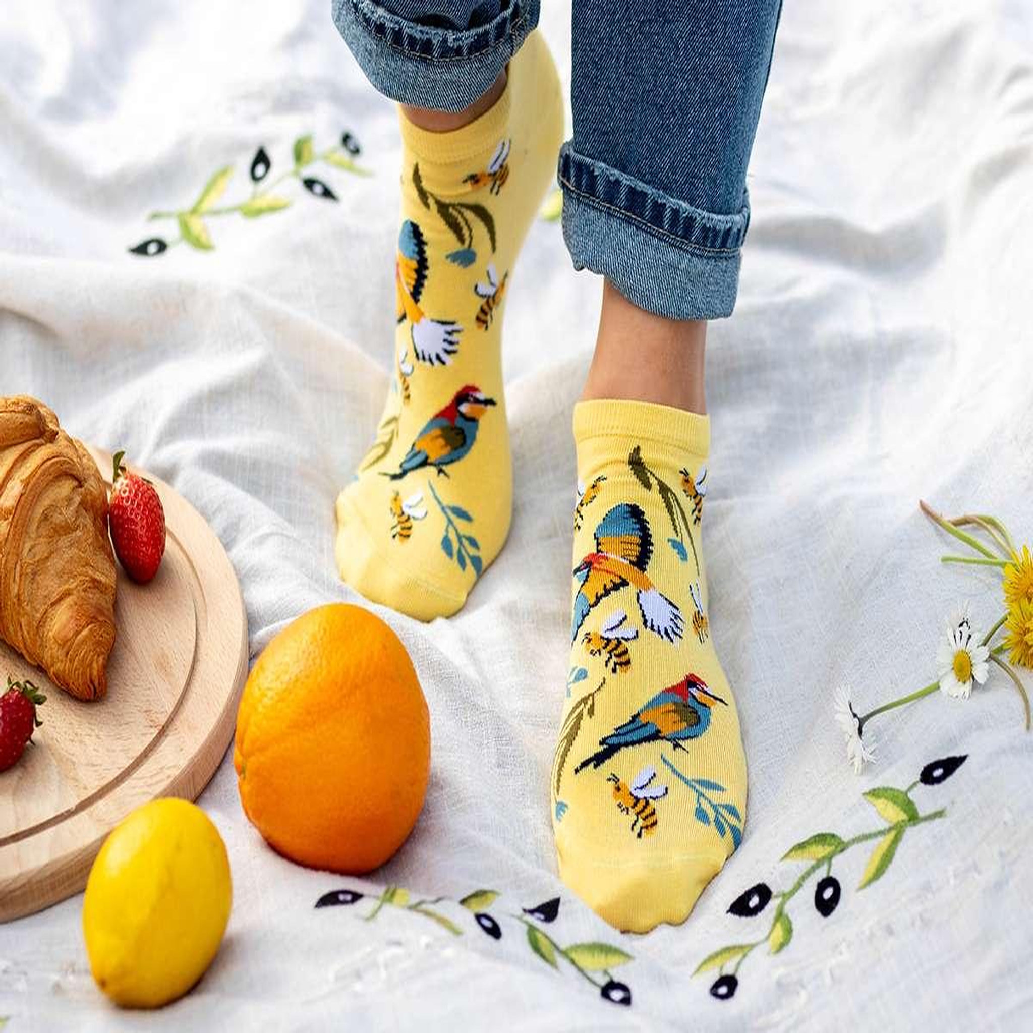 Voir la diapositive 3 : PIRIN HILL Socquettes en bambou oiseaux & fleurs - jaunes pastel