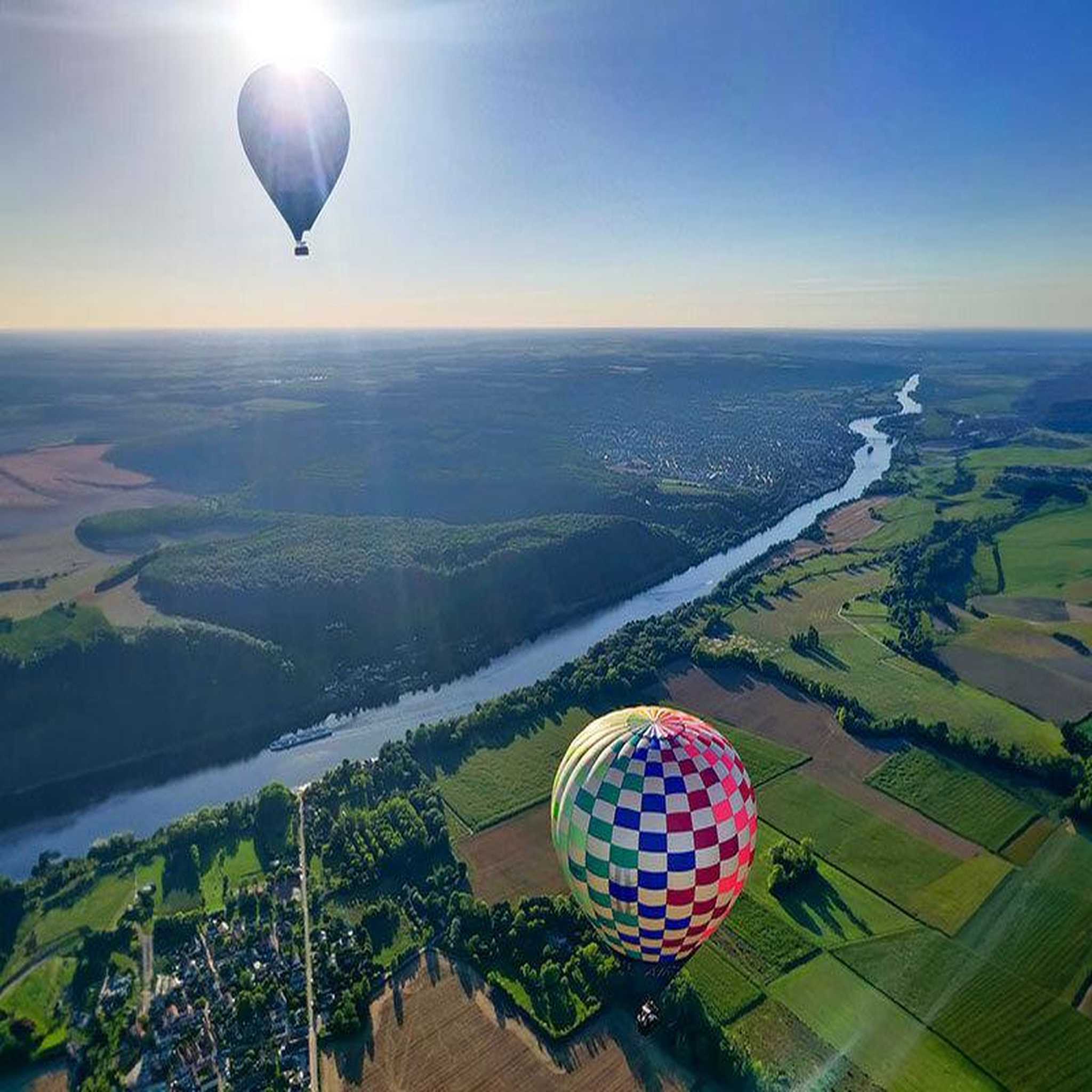 Voir la diapositive 3 : Smartbox Vol en montgolfière pour 2 personnes à giverny le matin en semaine - coffret cadeau sport & aventure