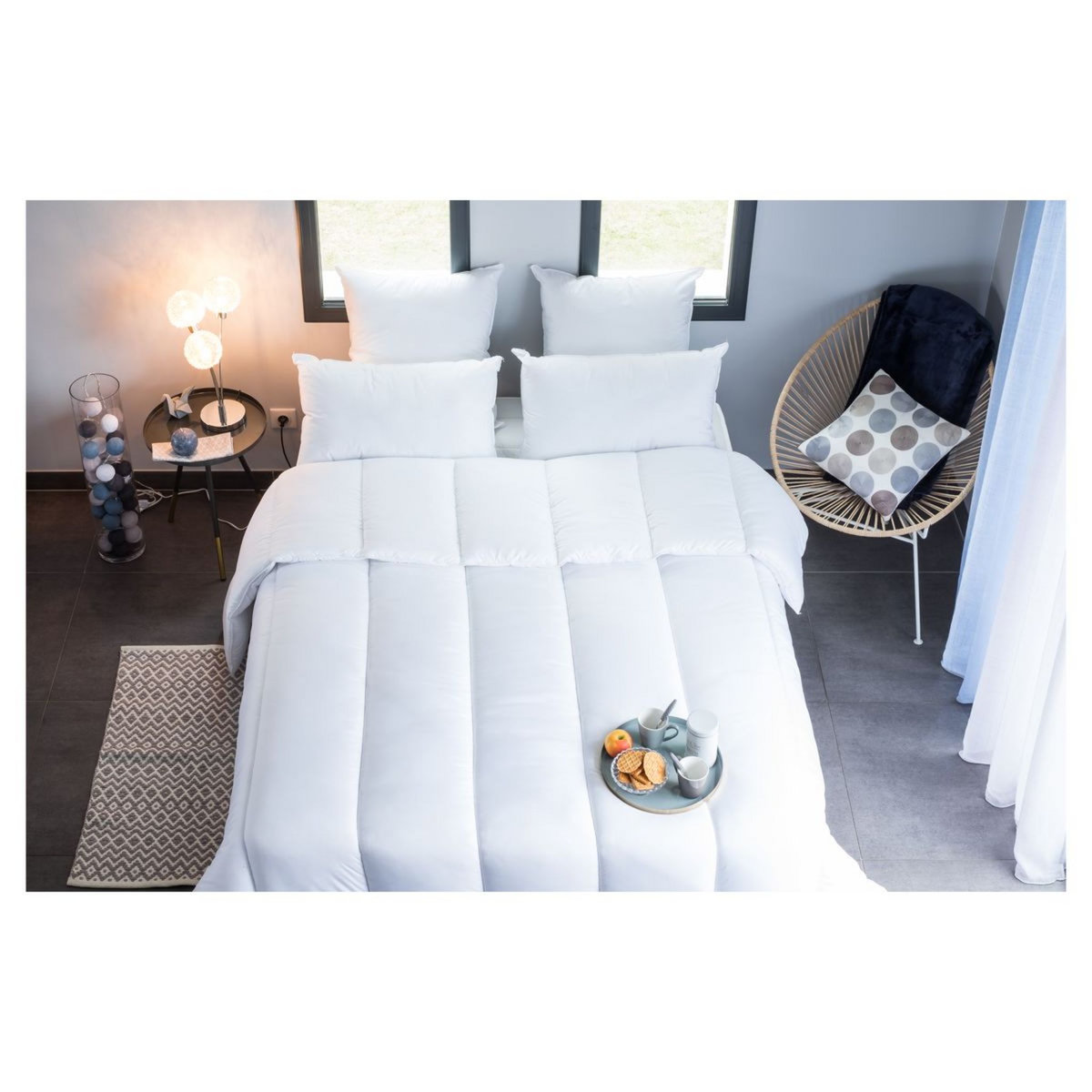 BLANREVE Couette légère en microfibre toucher peau de pêche 250g/m² 
