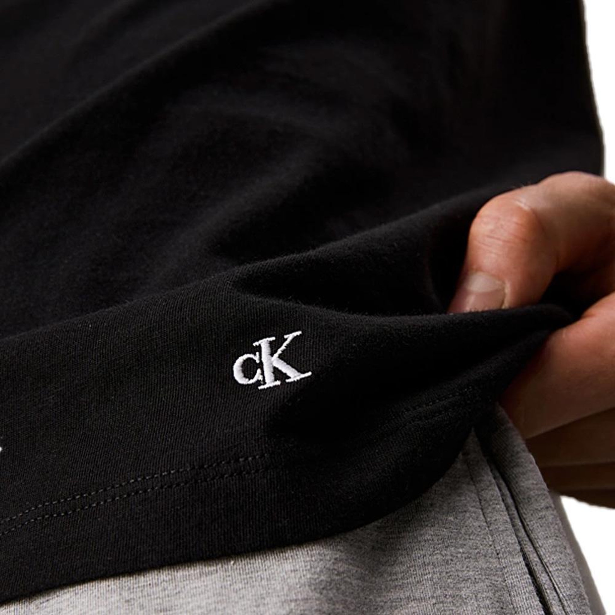 Voir la diapositive 4 : CALVIN KLEIN JEANS Lot de 3 T-Shirts Noir/Blanc/Gris Homme Calvin Klein Jeans LV00NB4051