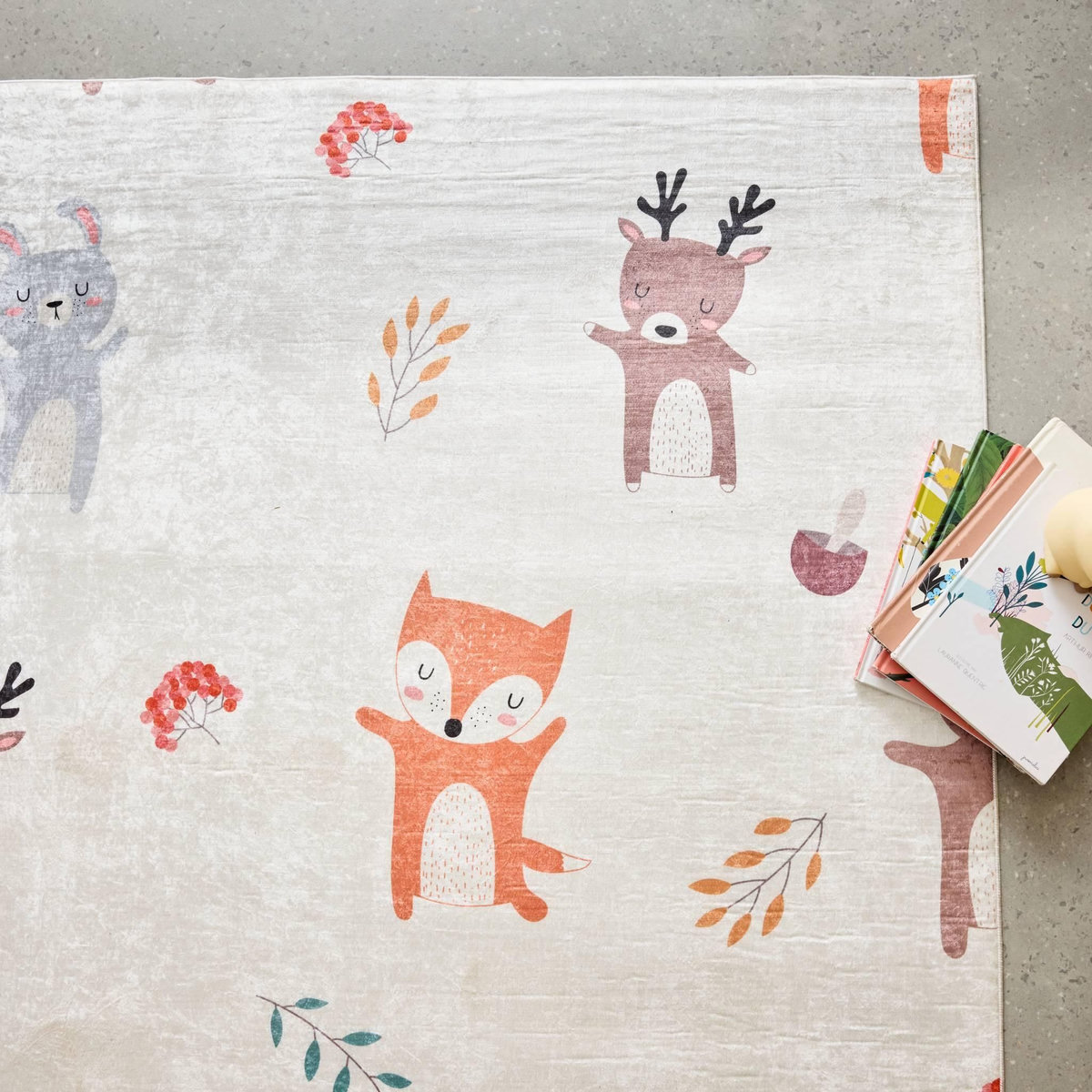SWEEEK Tapis intérieur enfant blanc imprimé animaux thème automnal - Ravon