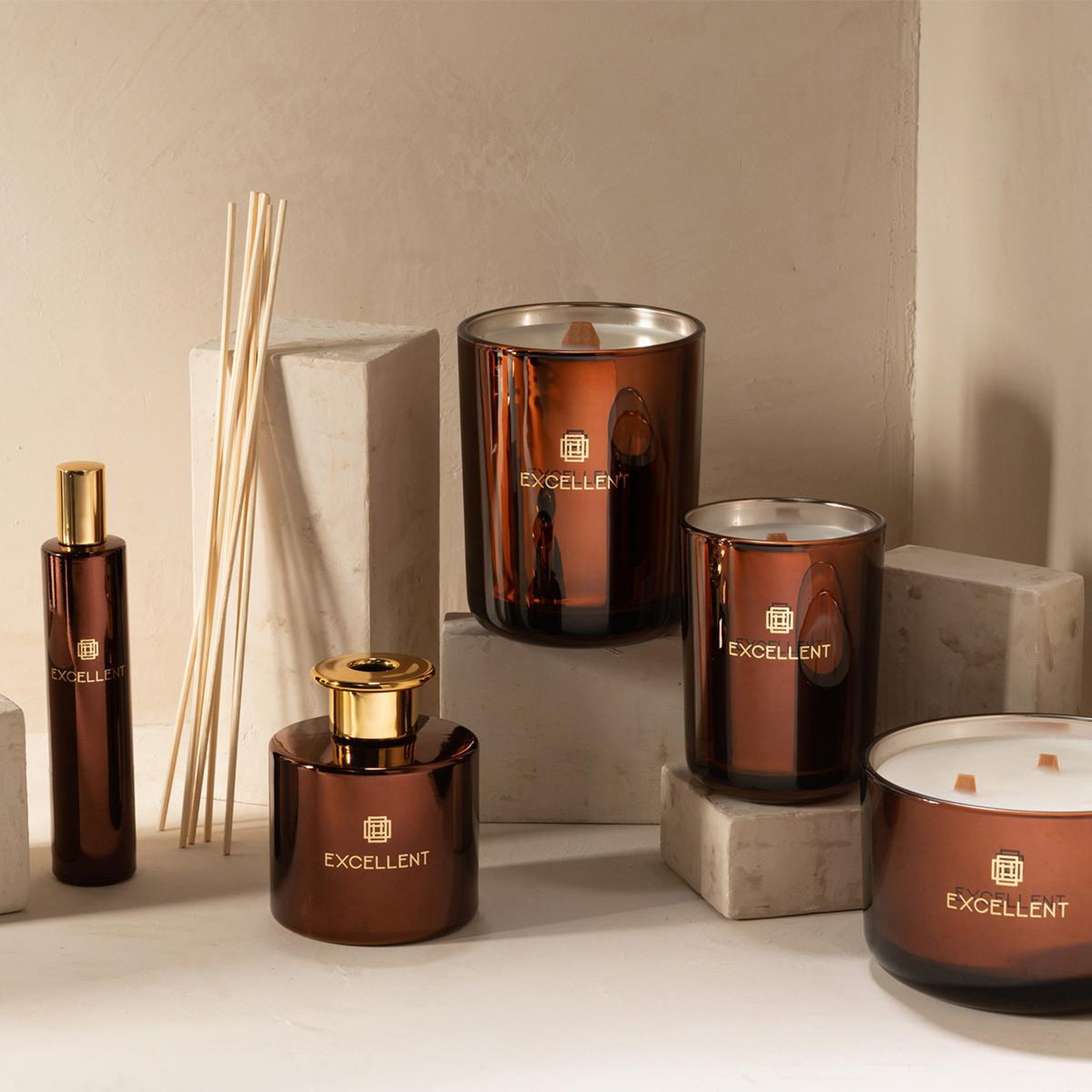 Voir la diapositive 3 : J-LINE Bougie parfumée  excellent  12cm siberia fir marron
