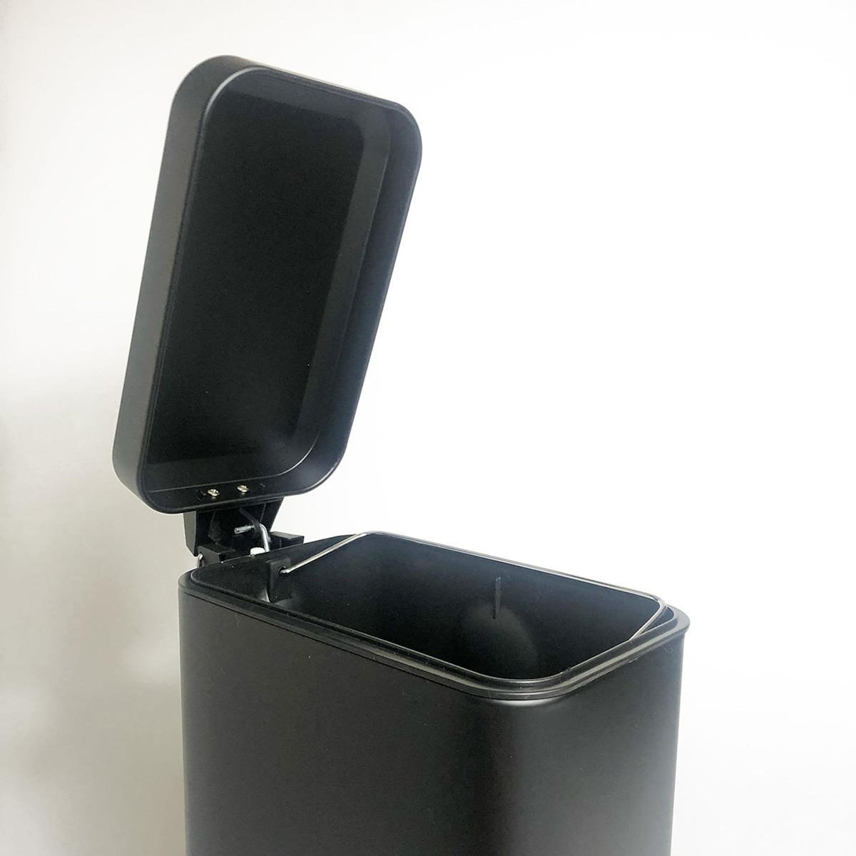 GUY LEVASSEUR Poubelle salle de bain 5L à pédale