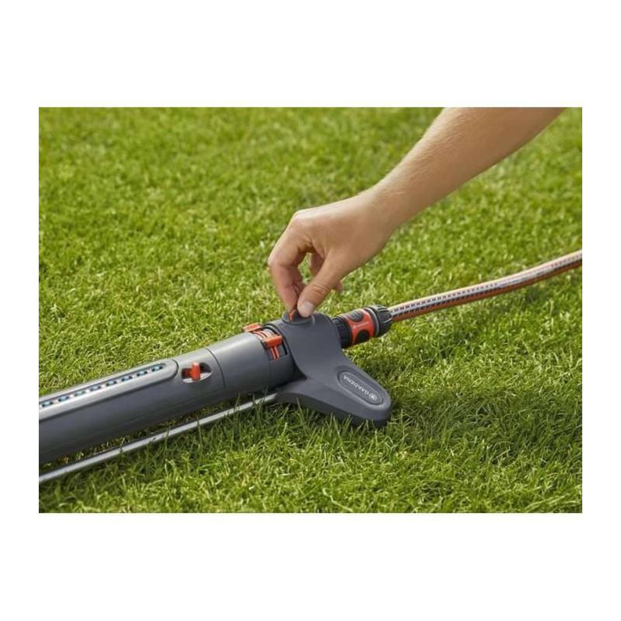 Voir la diapositive 4 : Gardena Arroseur oscillant AquaZoom L - arrosage 28 à 350 m² - portée 7 à 21m - largeur 4 à 17 m