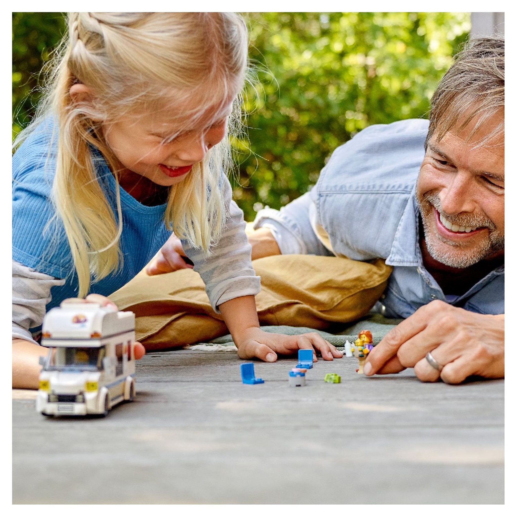 Voir la diapositive 7 : LEGO City 60283 - Great Vehicles Le Camping-Car de Vacances, Jouet de Construction pour Enfants dès 5 ans avec Minifigures Garçon et Fille