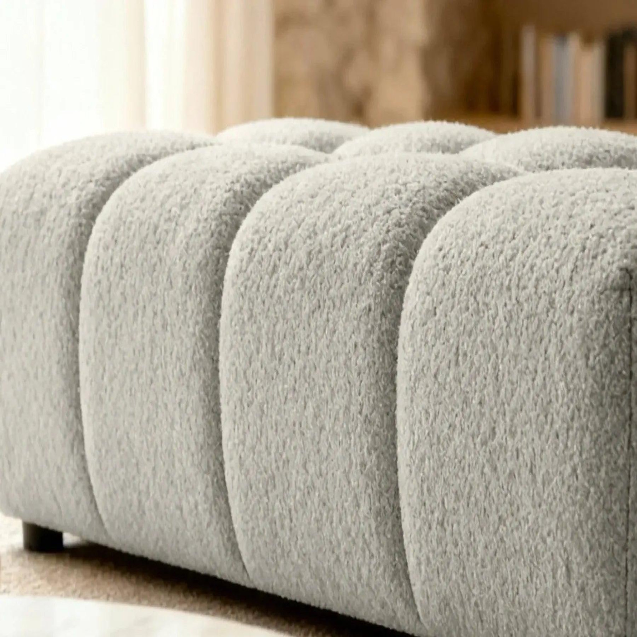 Voir la diapositive 5 : CASANOVA PARIS Alexia - pouf tissu bouclette
