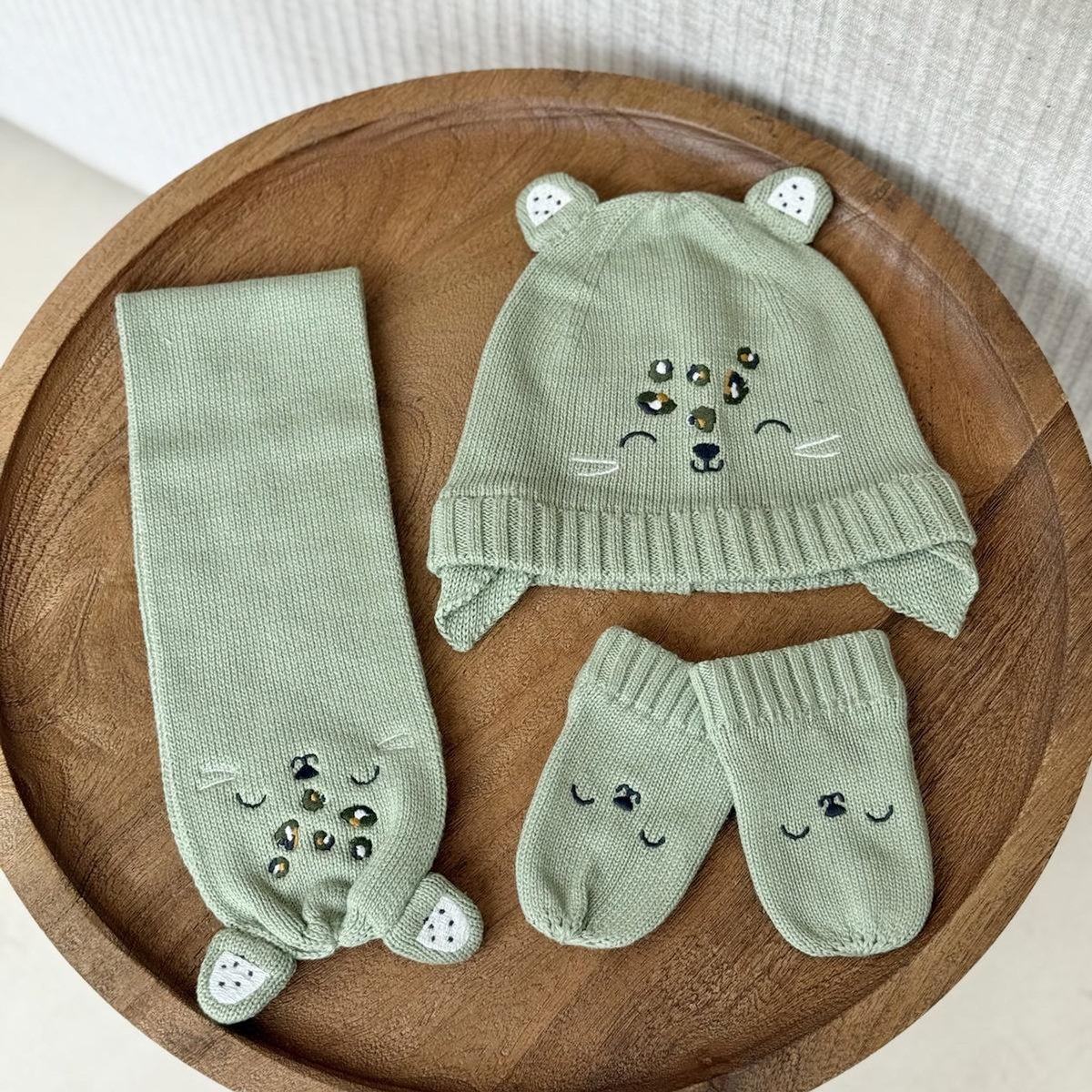 Petit Béguin Ensemble bonnet, moufles et écharpe bébé en tricot Boavista