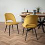 Voir la diapositive 2 : Rendez vous déco Lot de 2 chaises noires en velours et pieds en métal - Pénélope