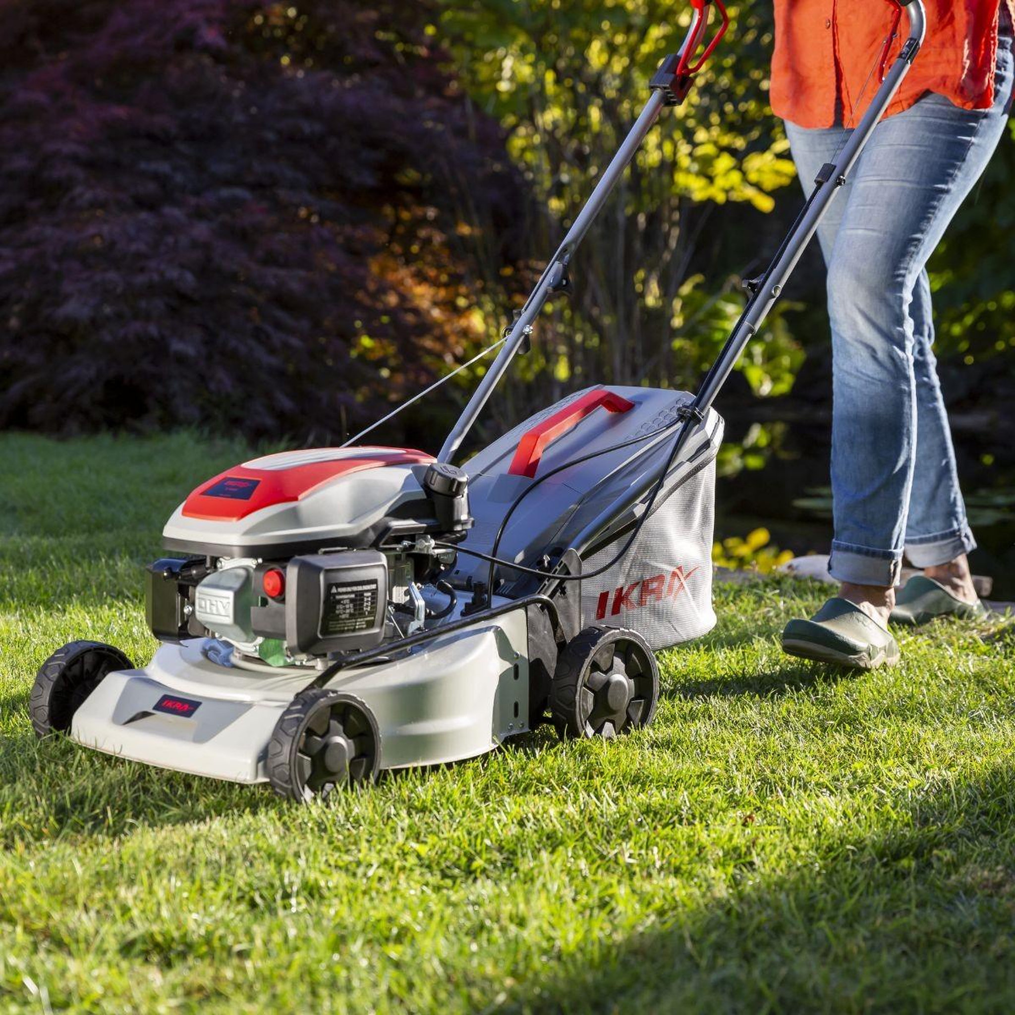 Voir la diapositive 3 : Ikra Tondeuse à gazon autotractée 1000m2 - 3,5CV 145Cm3 Coupe 41.8cm Mulching Moteur 4T Bac 40L IKRA