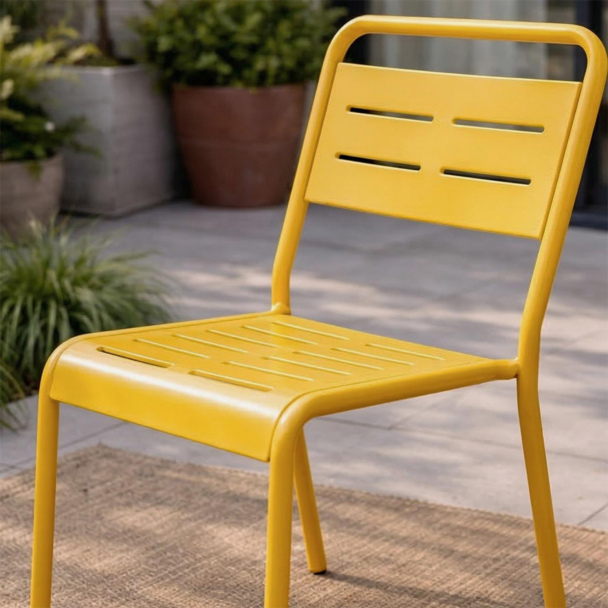 Voir la diapositive 6 : CONCEPT USINE Lot de 2 chaises de jardin empilables jaunes BERGAME