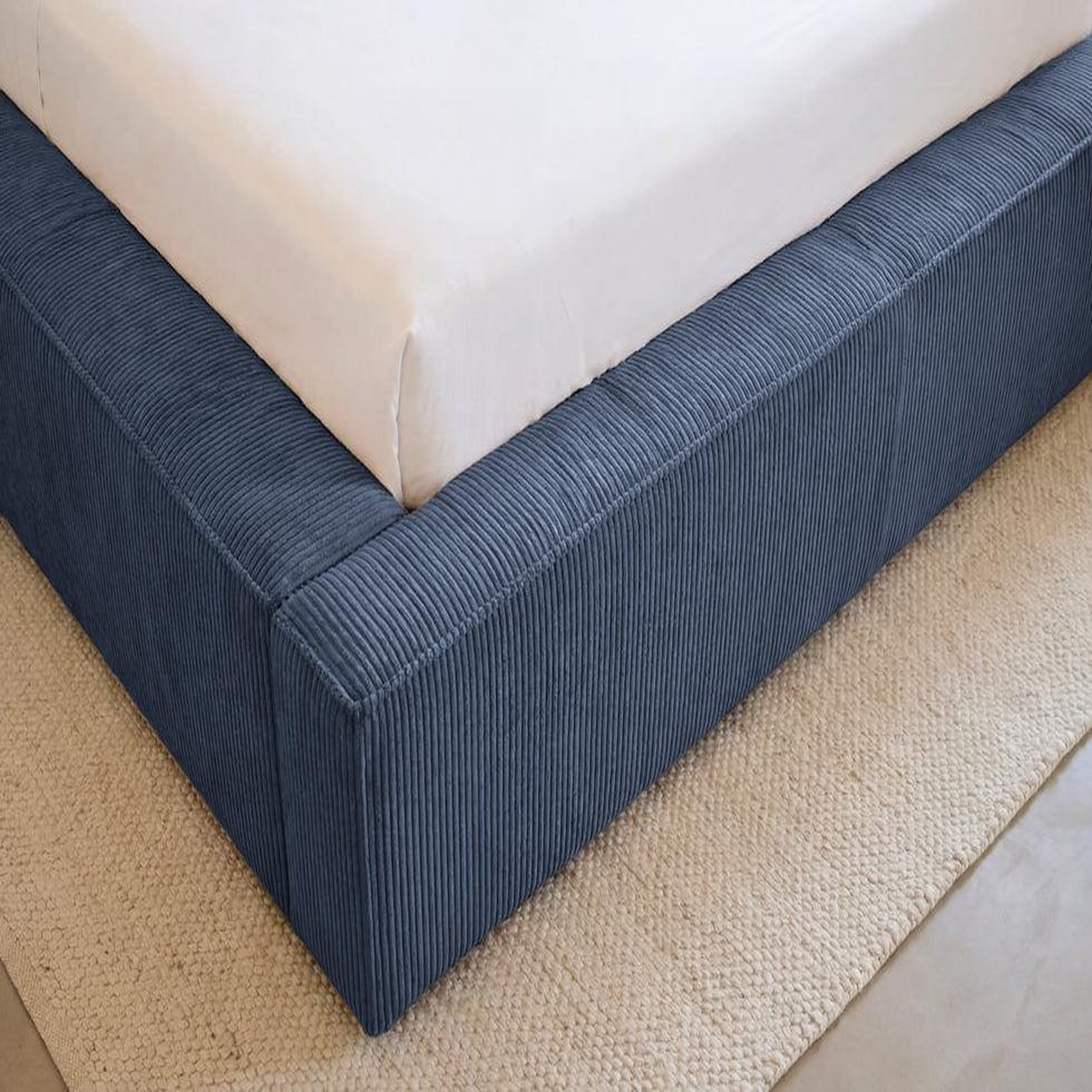 Voir la diapositive 4 : CASANOVA PARIS NOTO - Lit coffre petit velours côtelé Bleu