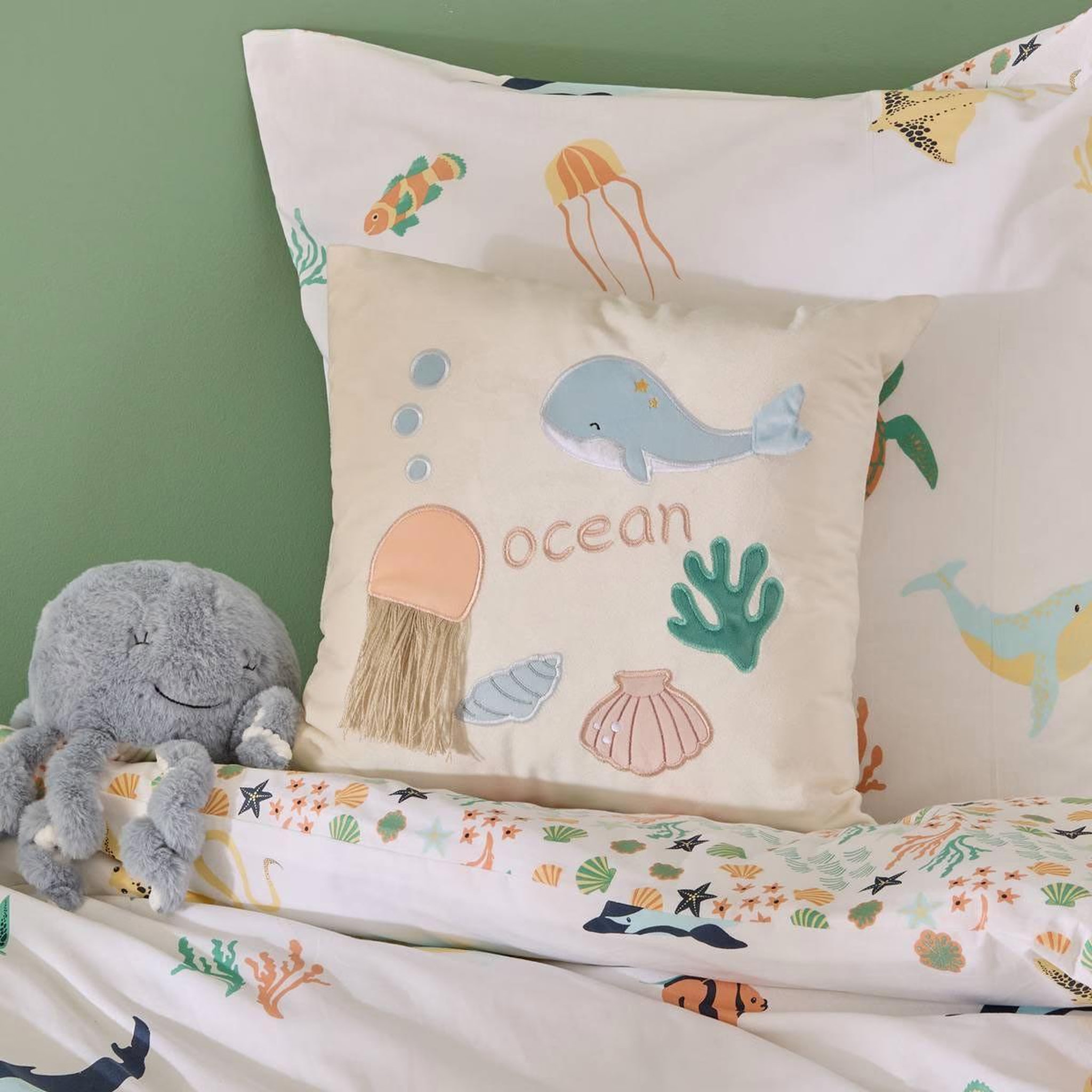 Voir la diapositive 2 : Atmosphera Kids Coussin enfant déco  mer  40x40cm multicolore