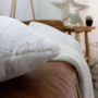 Voir la diapositive 3 : TOILINUX Coussin AZURA imitiation fourrure