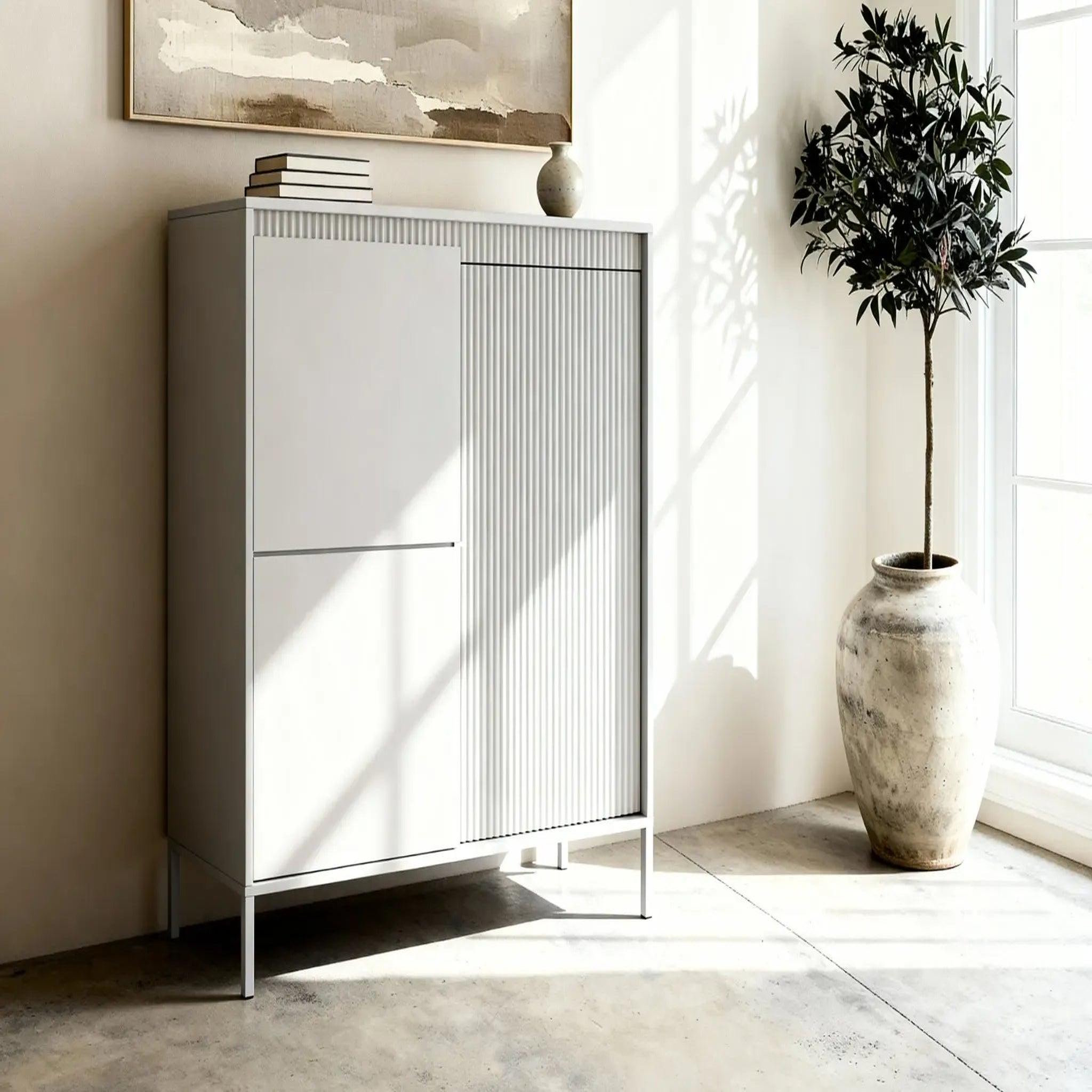 Voir la diapositive 5 : CASANOVA PARIS Alina - commode 2 portes pieds en métal