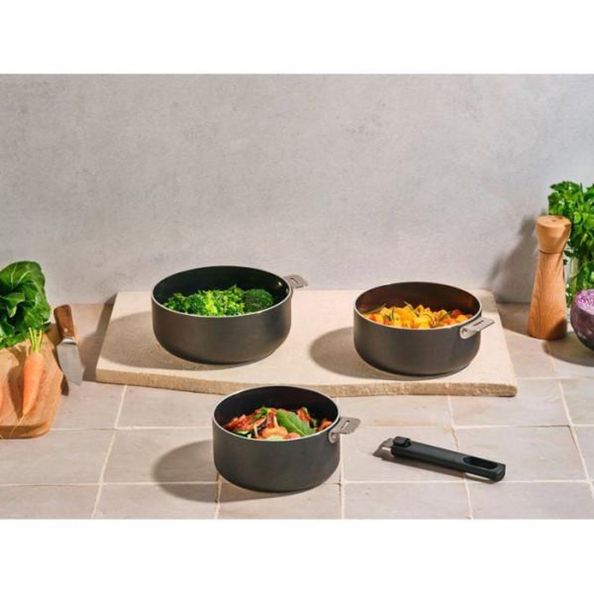 Voir la diapositive 3 : COSY & TRENDY Lot de 3 casseroles aluminium 16/18/20cm - 5189002