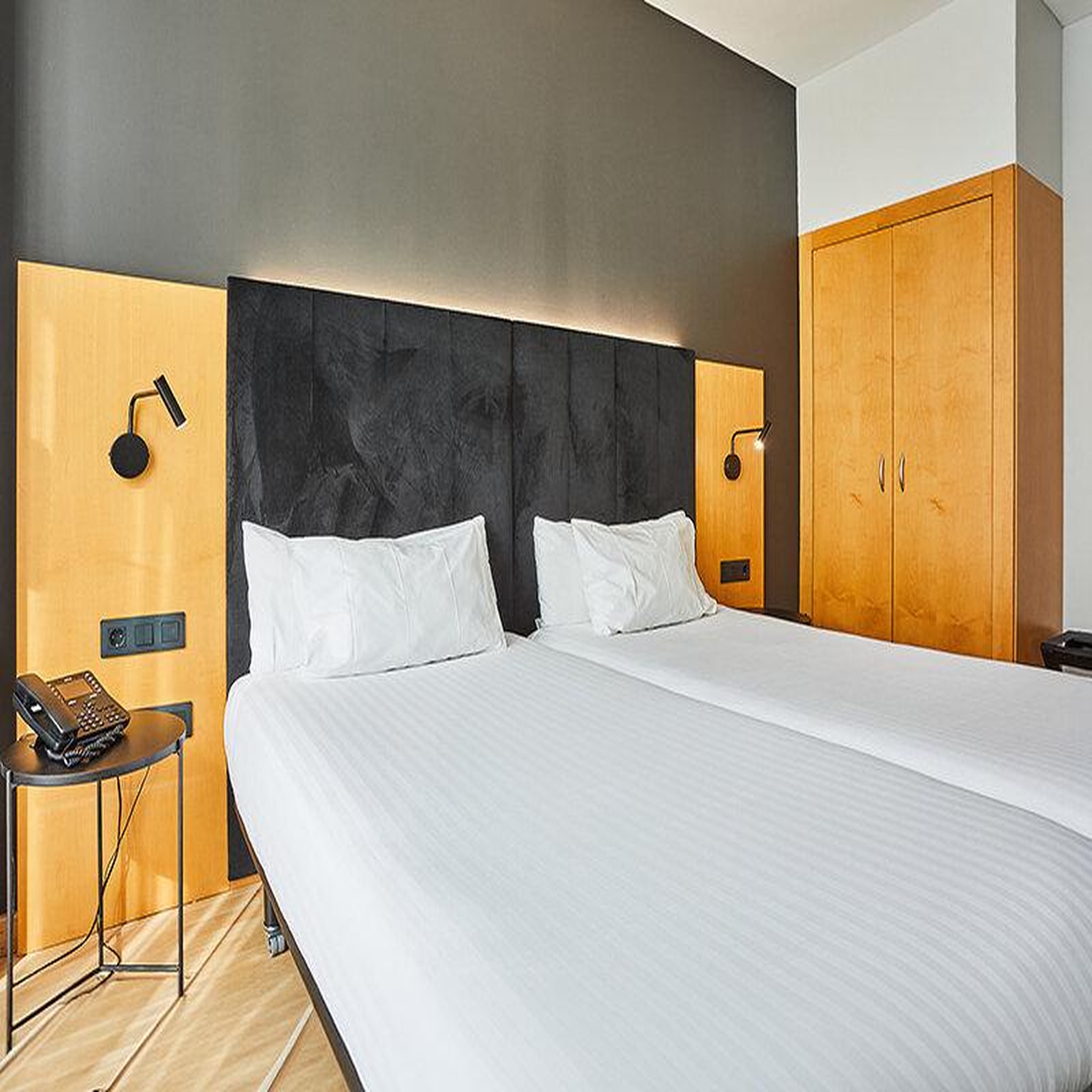 Voir la diapositive 2 : Smartbox Séjour à barcelone : 1 ou 2 nuits en hôtel - coffret cadeau séjour