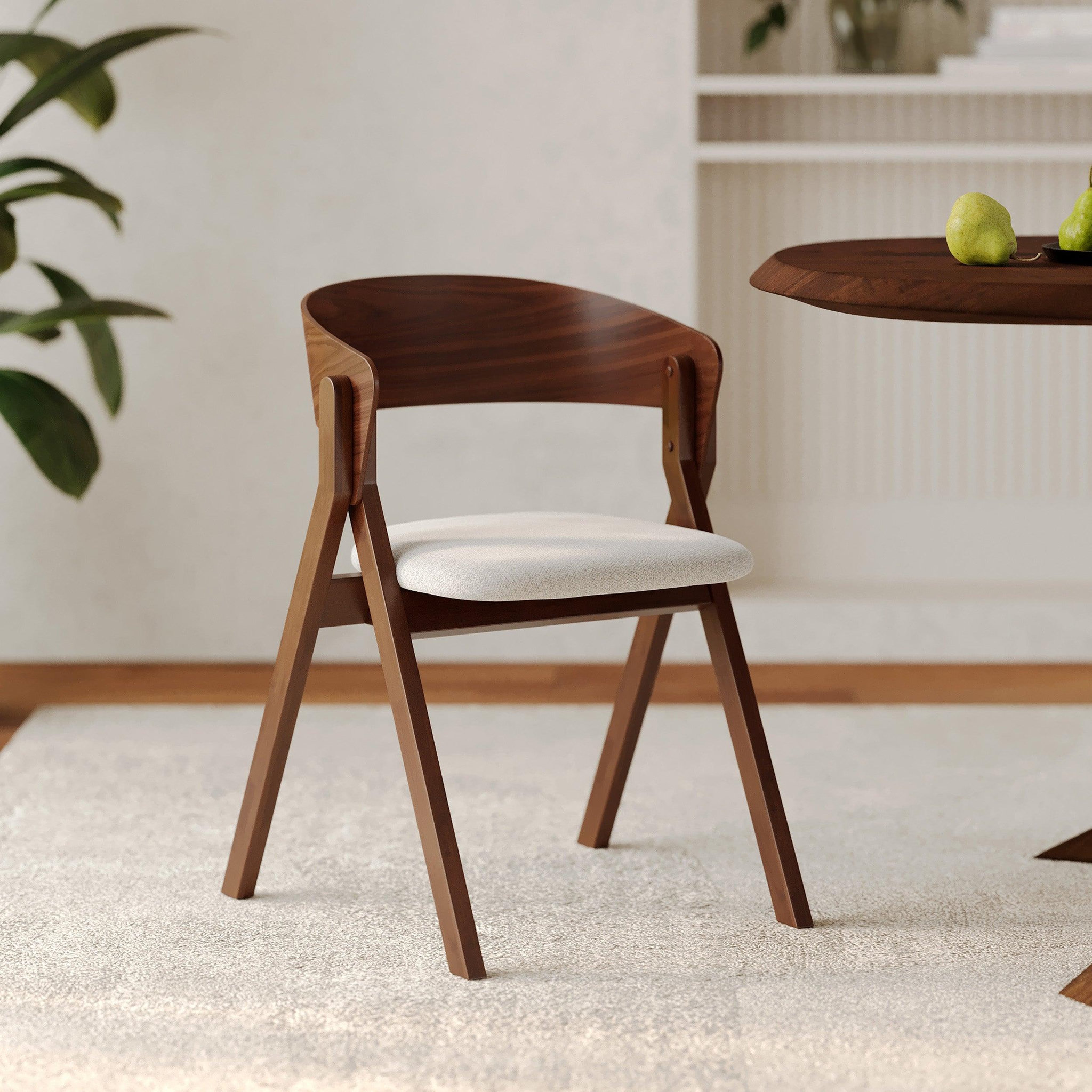 Voir la diapositive 2 : MAISON PAVANE Chaise en bois d'hévéa et tissu gris clair-héloïse