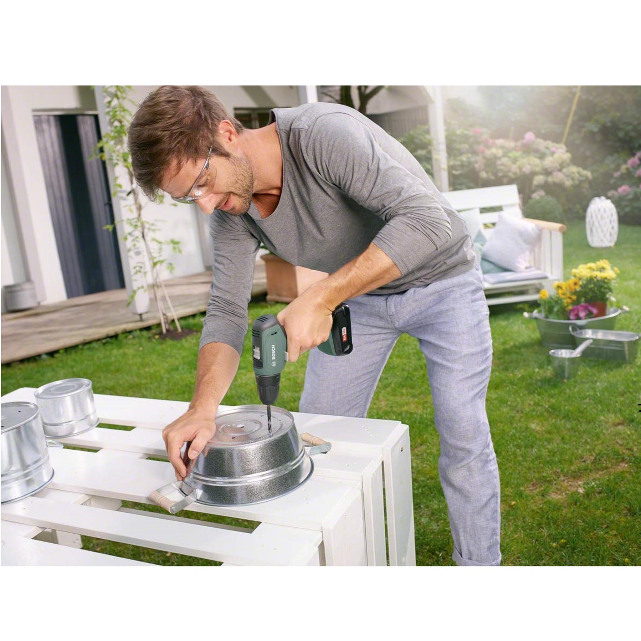Voir la diapositive 6 : BOSCH Perceuse visseuse Universal Drill 18V + 2 batteries