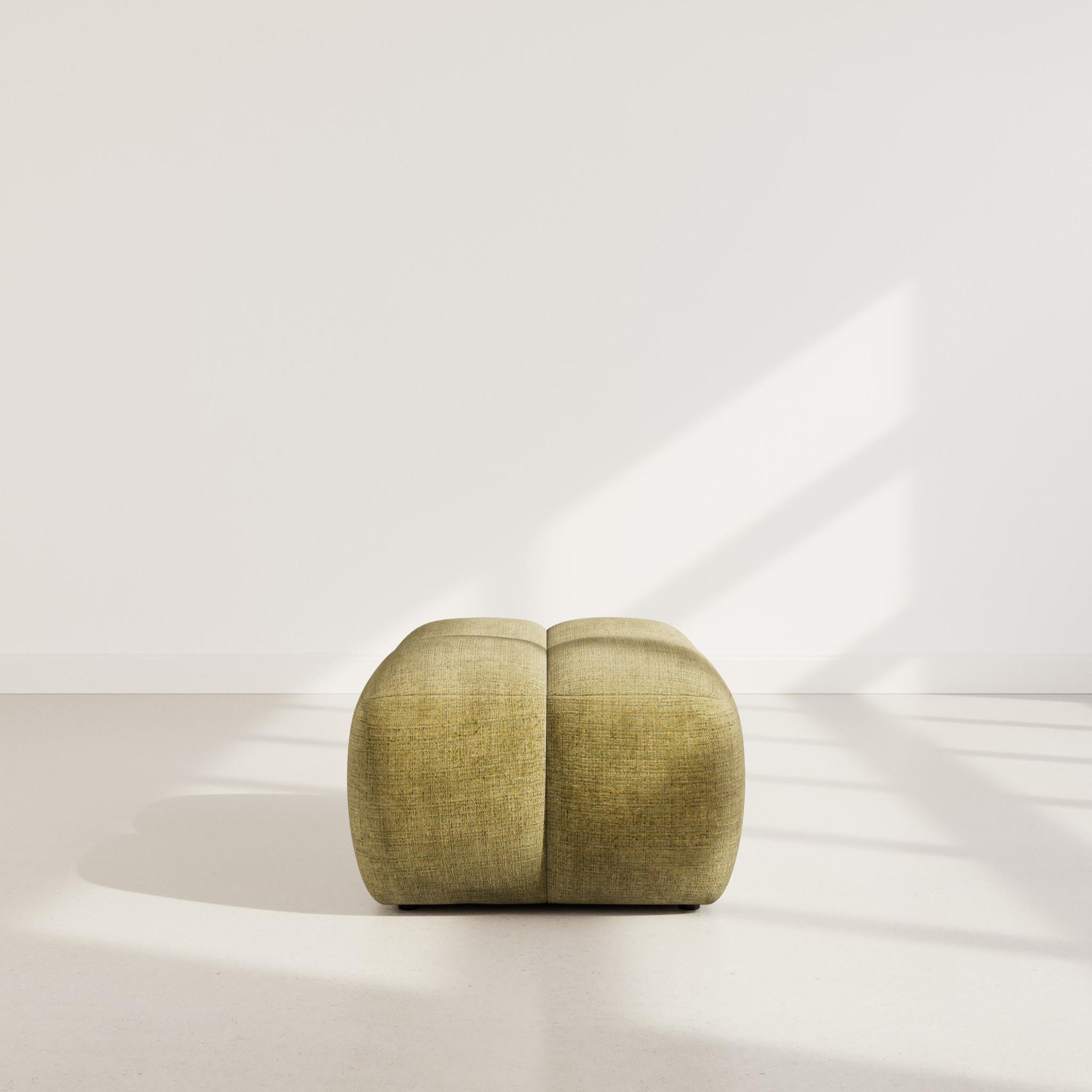 Voir la diapositive 2 : LISA DESIGN Grace - pouf en velours texturé