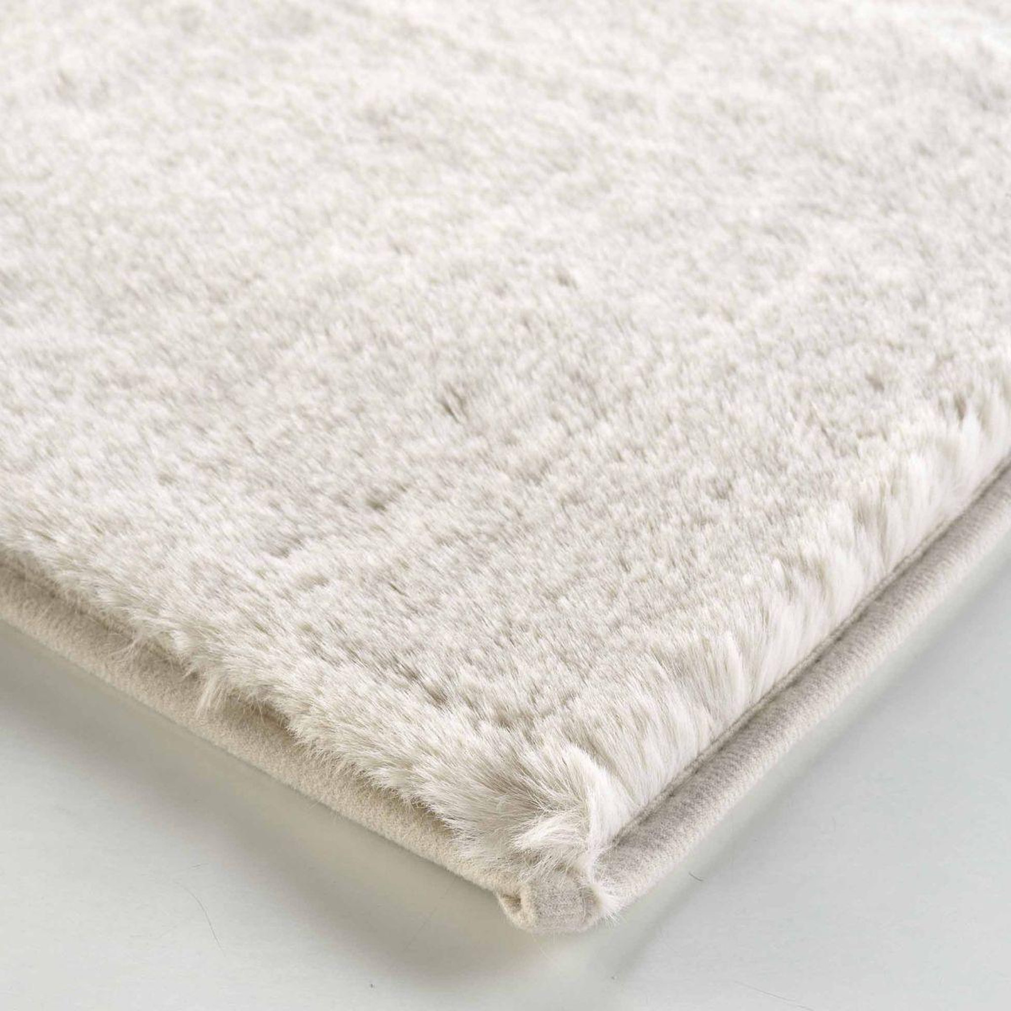 Voir la diapositive 2 : Douceur d'Intérieur Tapis imitation fourrure  feline  120x170cm naturel