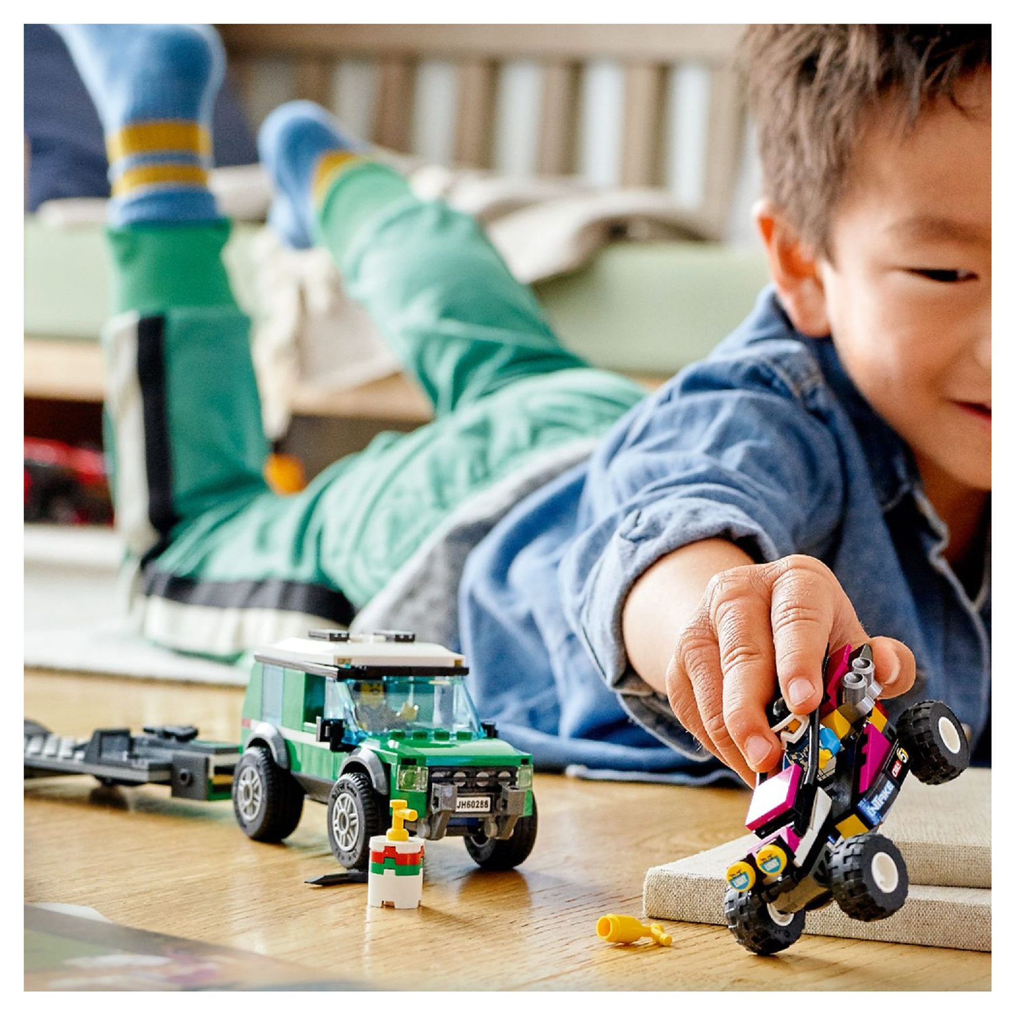 Voir la diapositive 7 : LEGO City 60288 Le transport du buggy de course