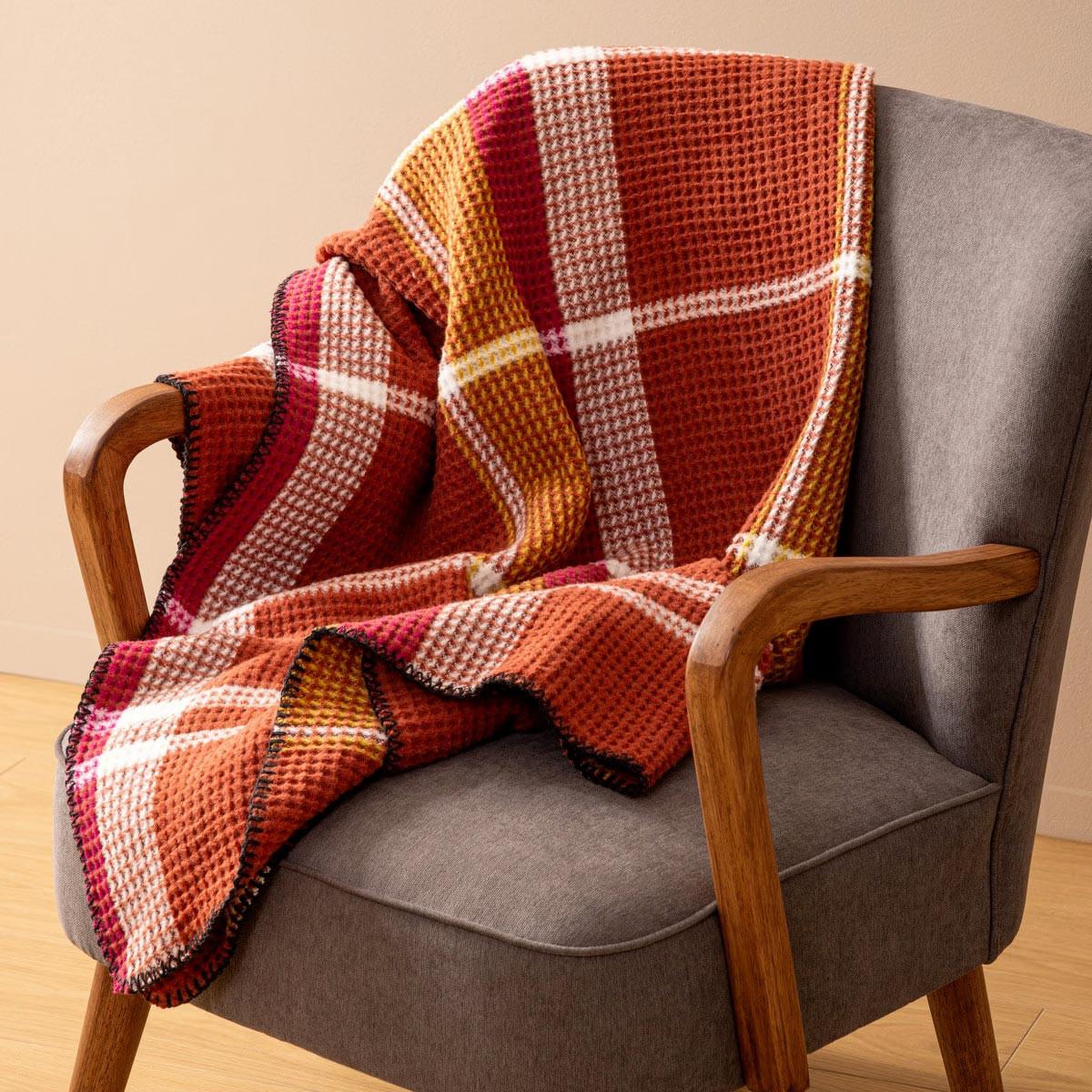 Voir la diapositive 3 : ATMOSPHERA Plaid gaufré imprimé  owen  130x180cm terracotta