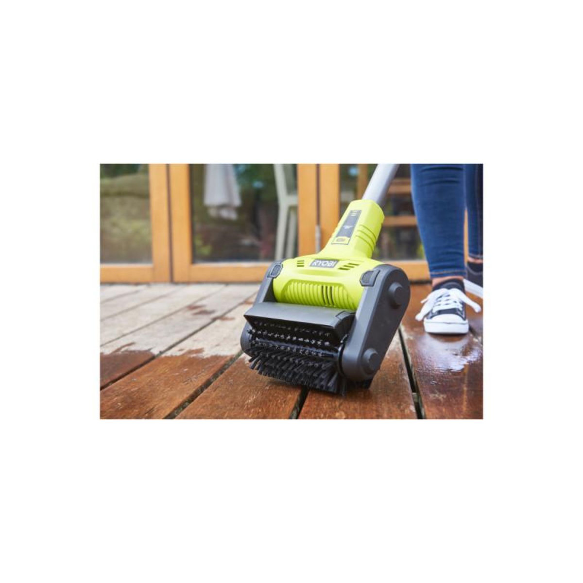 Ryobi Pack RYOBI Nettoyeur de sol RY18PCB-0 - 18V One+ - Avec brosse universelle - 1 Batterie 2.0Ah - 1 C