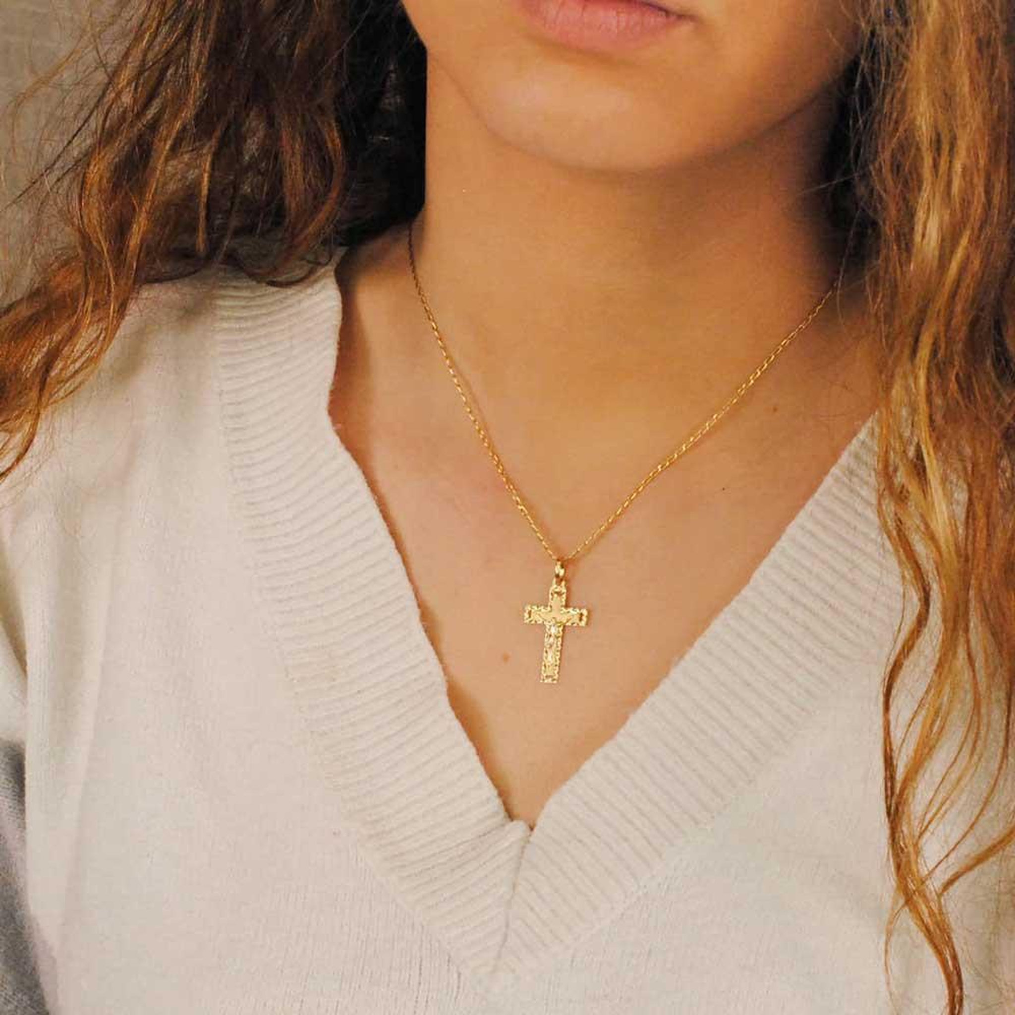 Voir la diapositive 2 : L'ATELIER D'AZUR Pendentif  - Médaille Christ sur la Croix Or 18 Carats 750 Jaune - Chaines Offertes