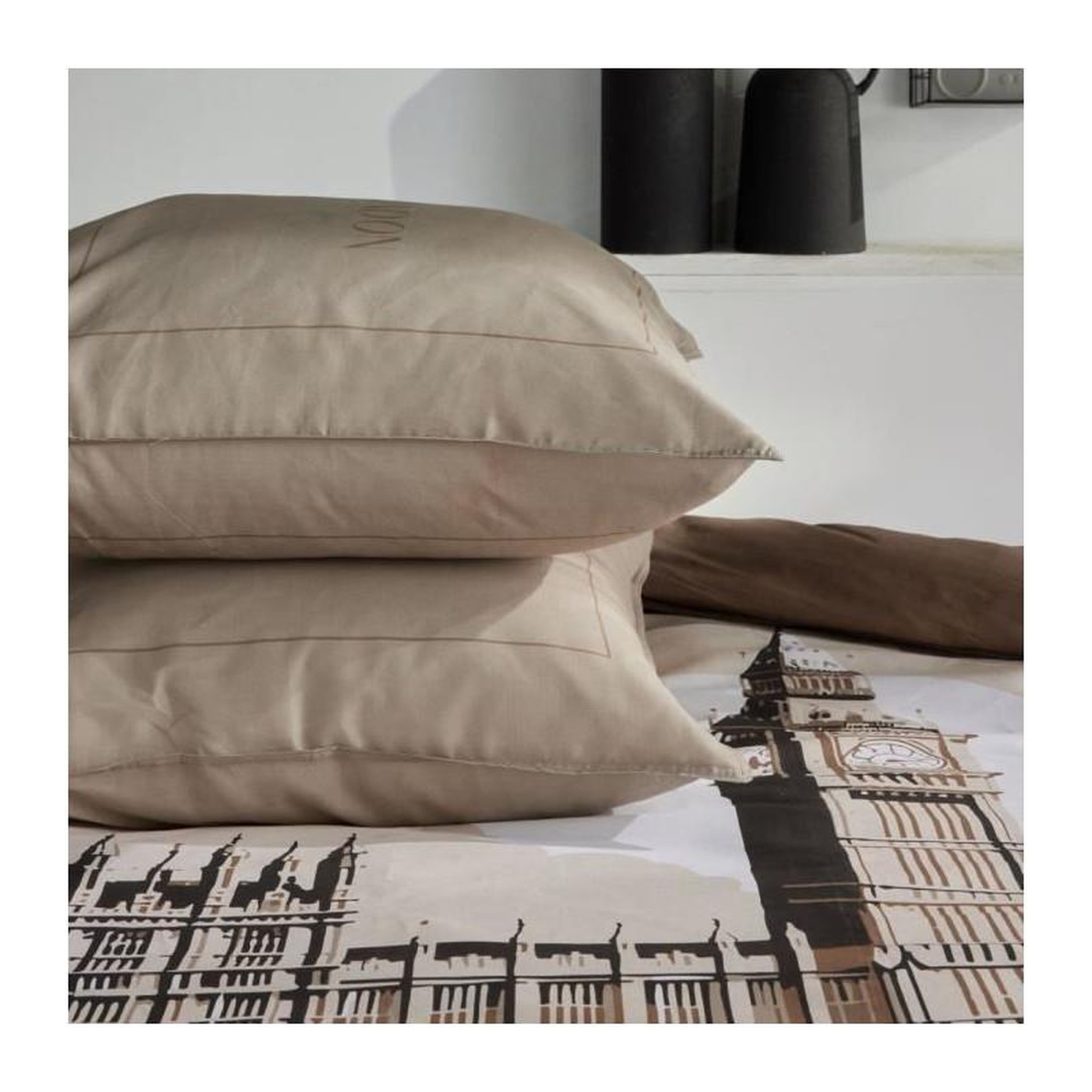 Voir la diapositive 4 : Today Parure de lit - TODAY - JAVA - 2 personnes - 240x220 cm - Coton - Imprimé London - Beige
