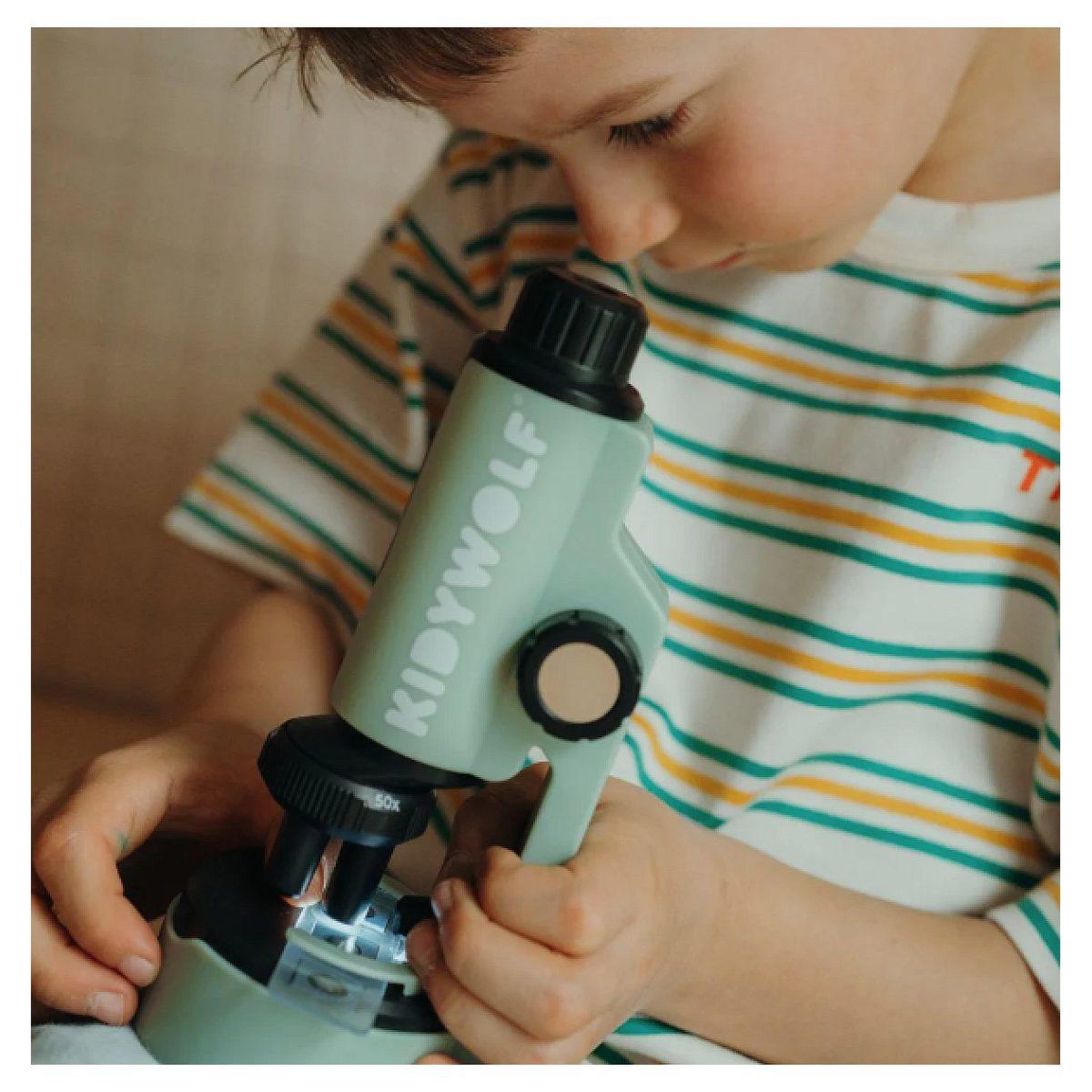 Voir la diapositive 3 : KIDYWOLF Kidymicroscope - microscope portable vert