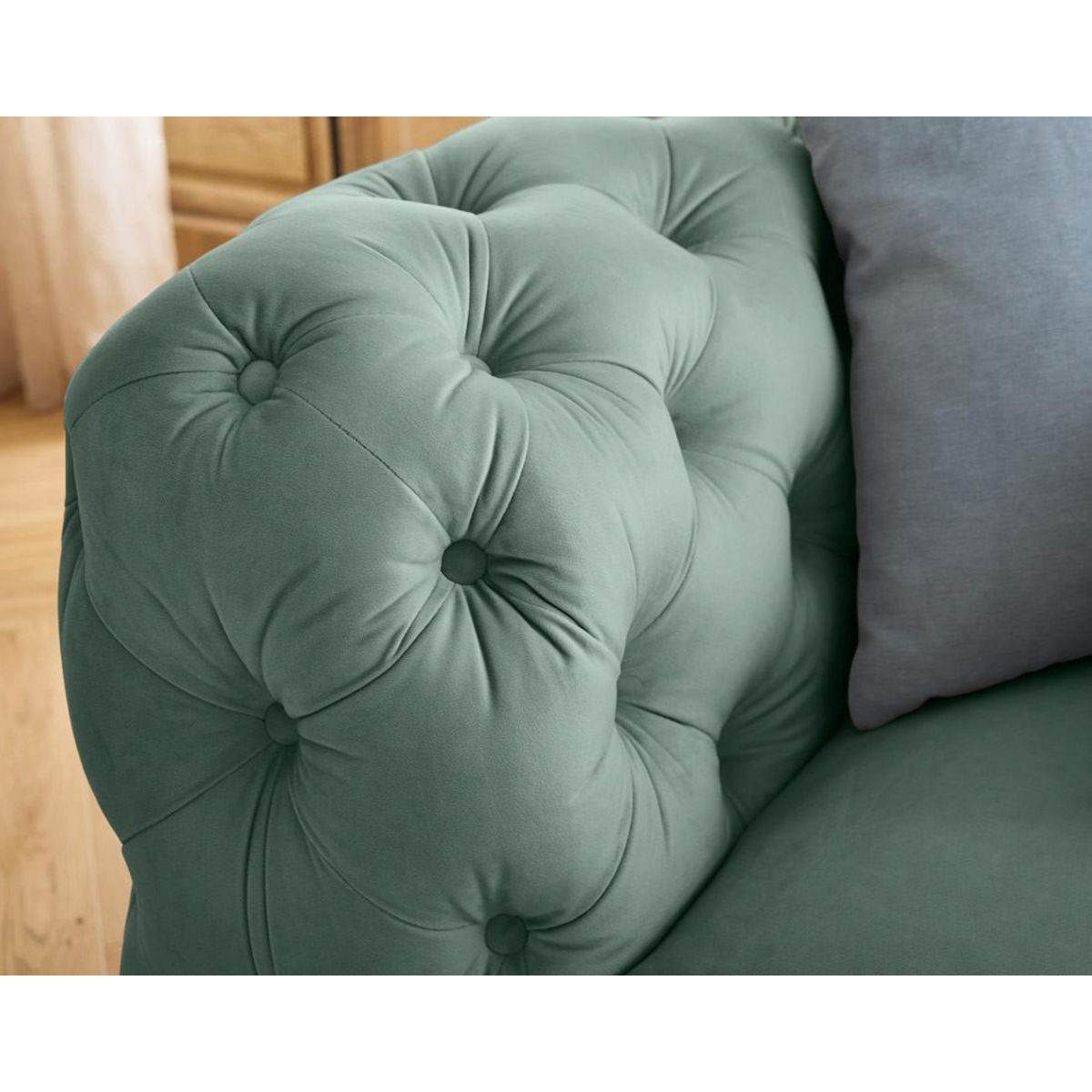 LISA DESIGN Walter - fauteuil chesterfield en velours - pieds bois