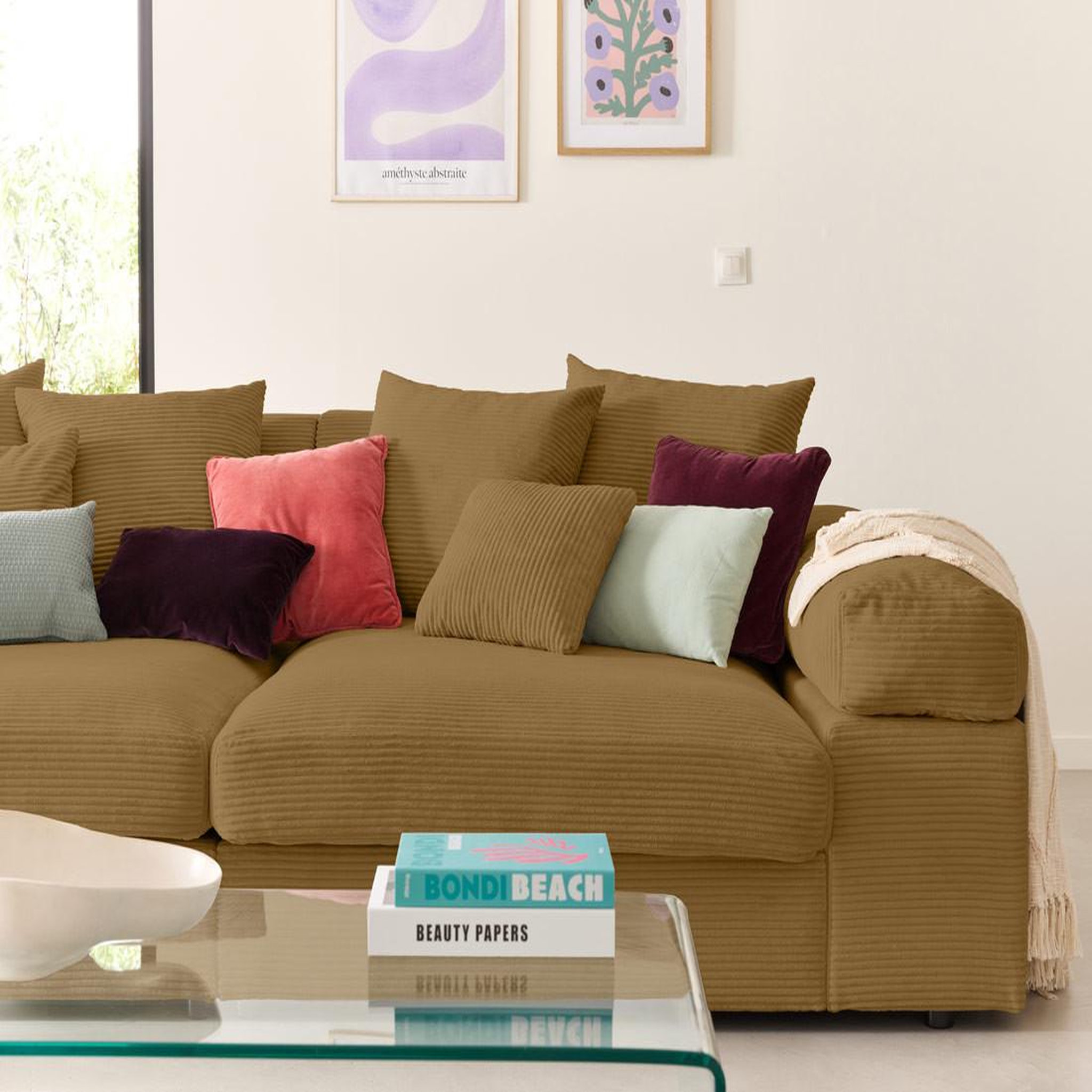 Voir la diapositive 5 : LISA DESIGN Aspen - canapé 4 places - assise profonde - velours côtelé