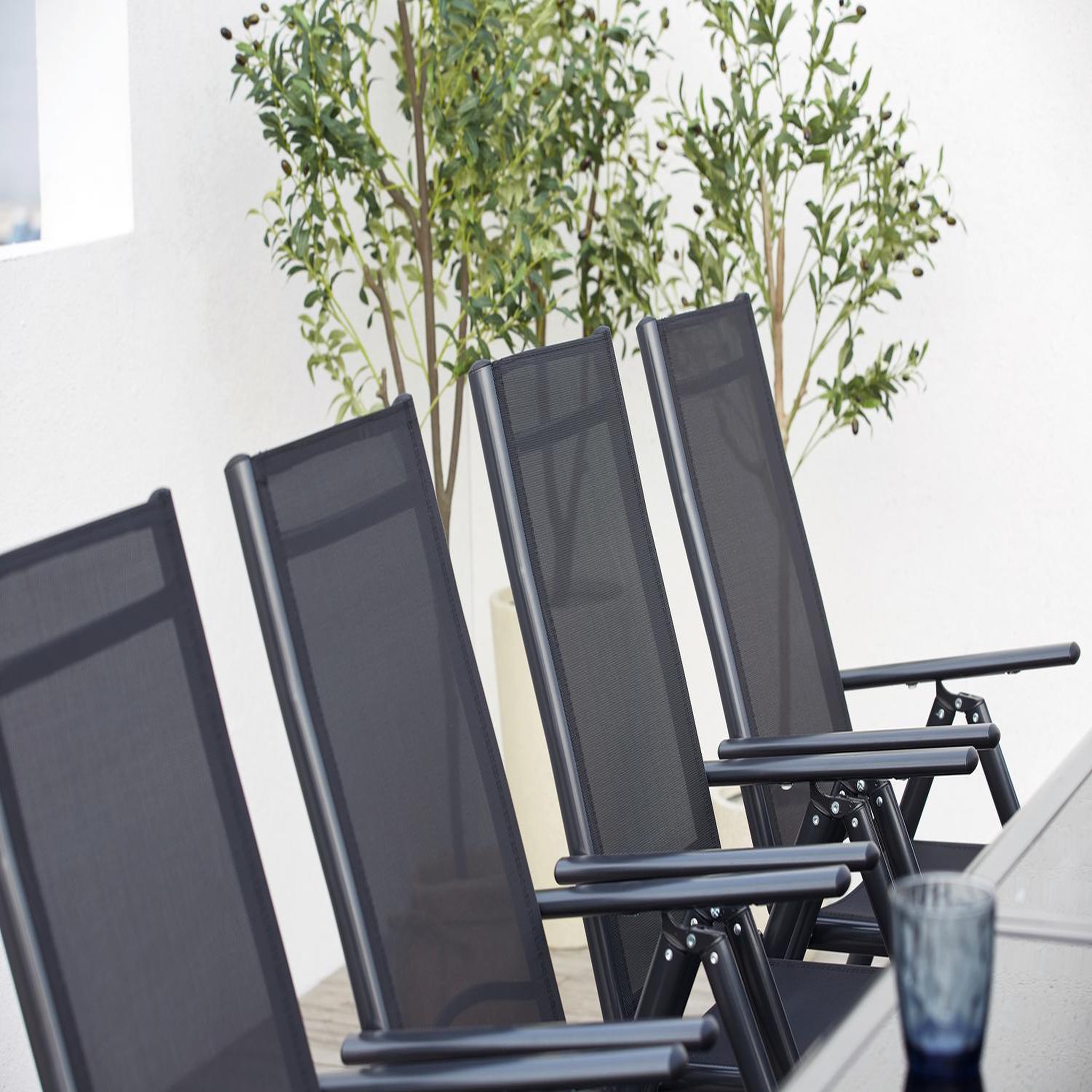 Voir la diapositive 4 : CONCEPT USINE Table de jardin et 6 chaises en aluminium gris ravenne