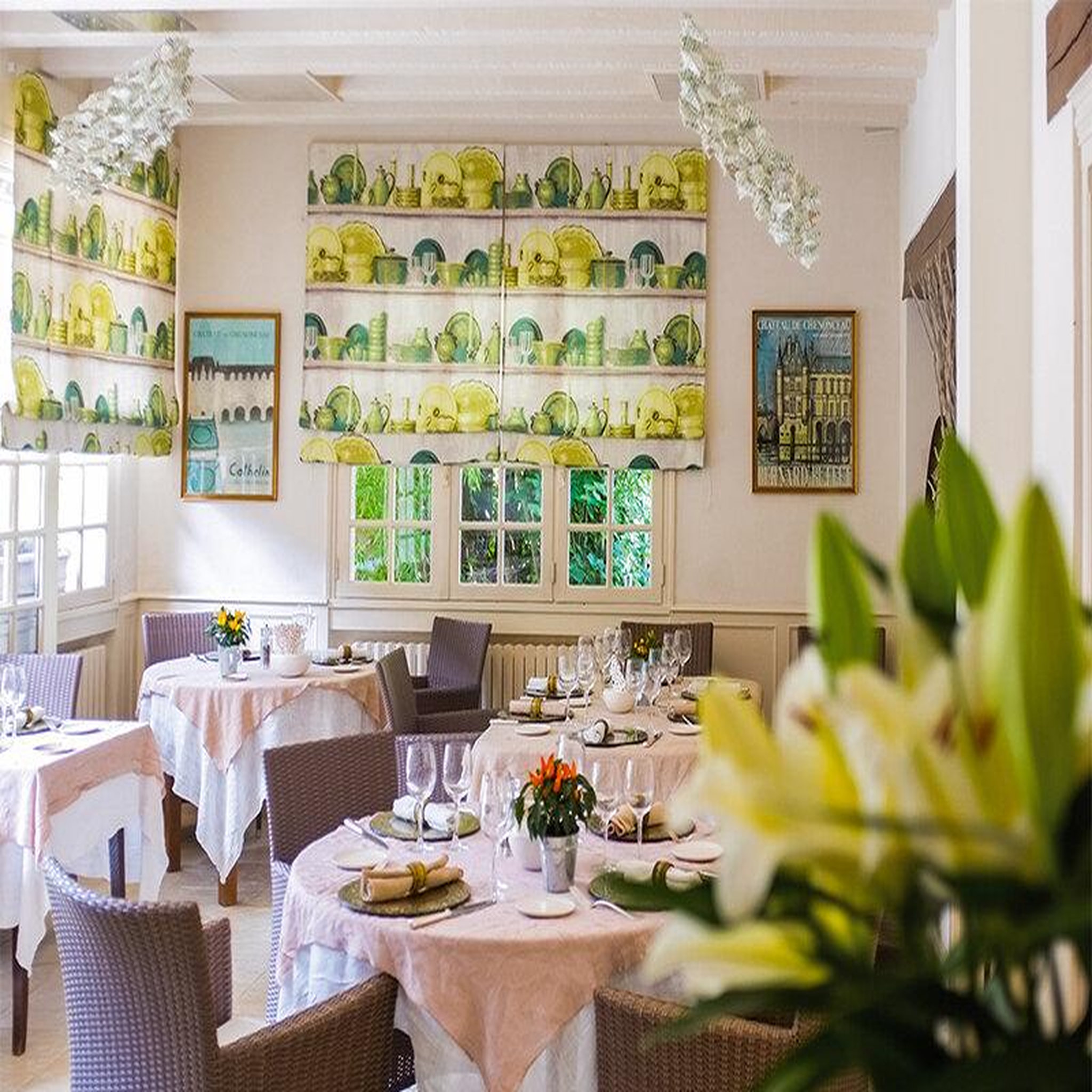 Voir la diapositive 2 : Smartbox Adresses primées : repas 4 plats à l'auberge du bon laboureur à chenonceaux - coffret cadeau gastronomie