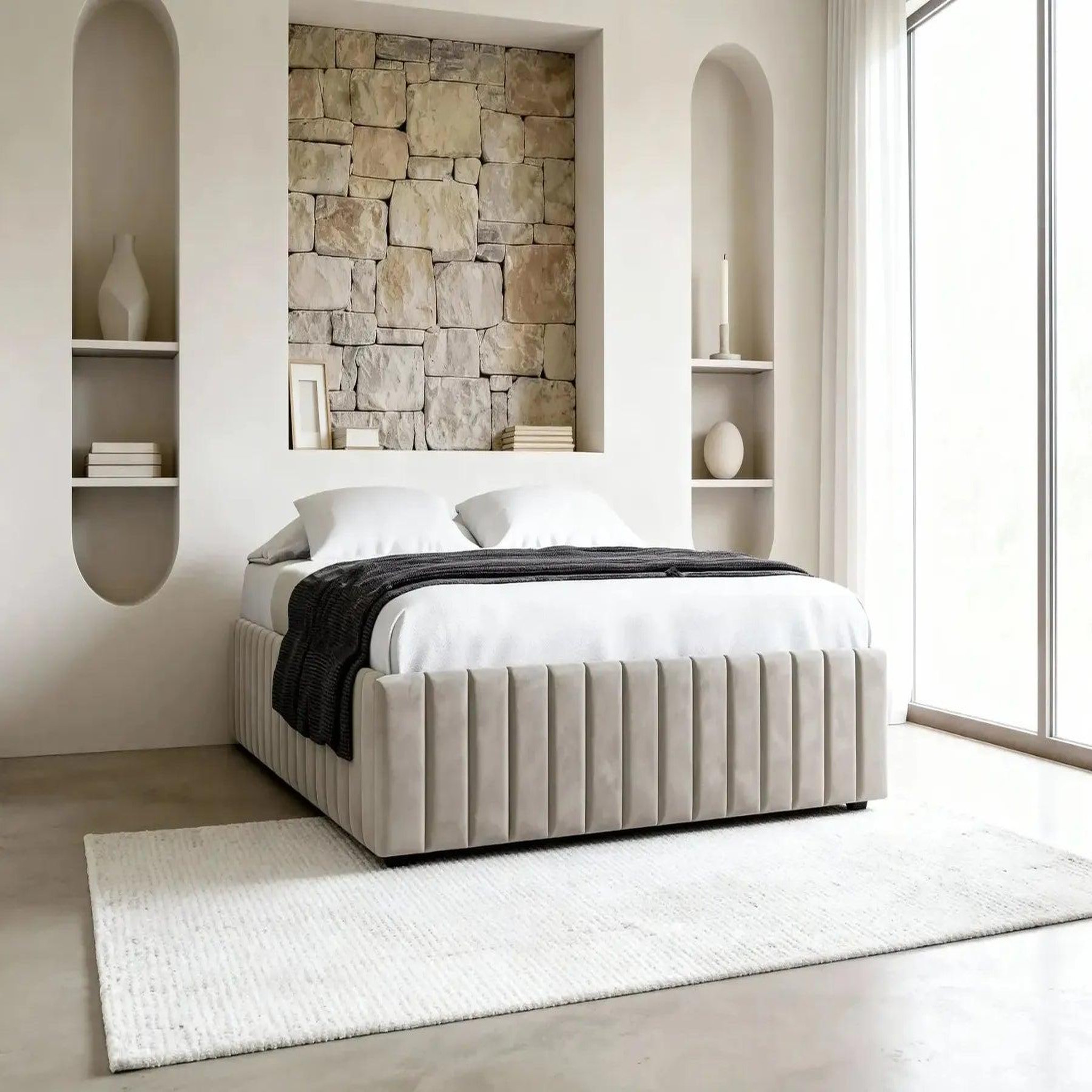 Voir la diapositive 3 : CASANOVA PARIS Elena - lit coffre tissu velours 140x200cm beige