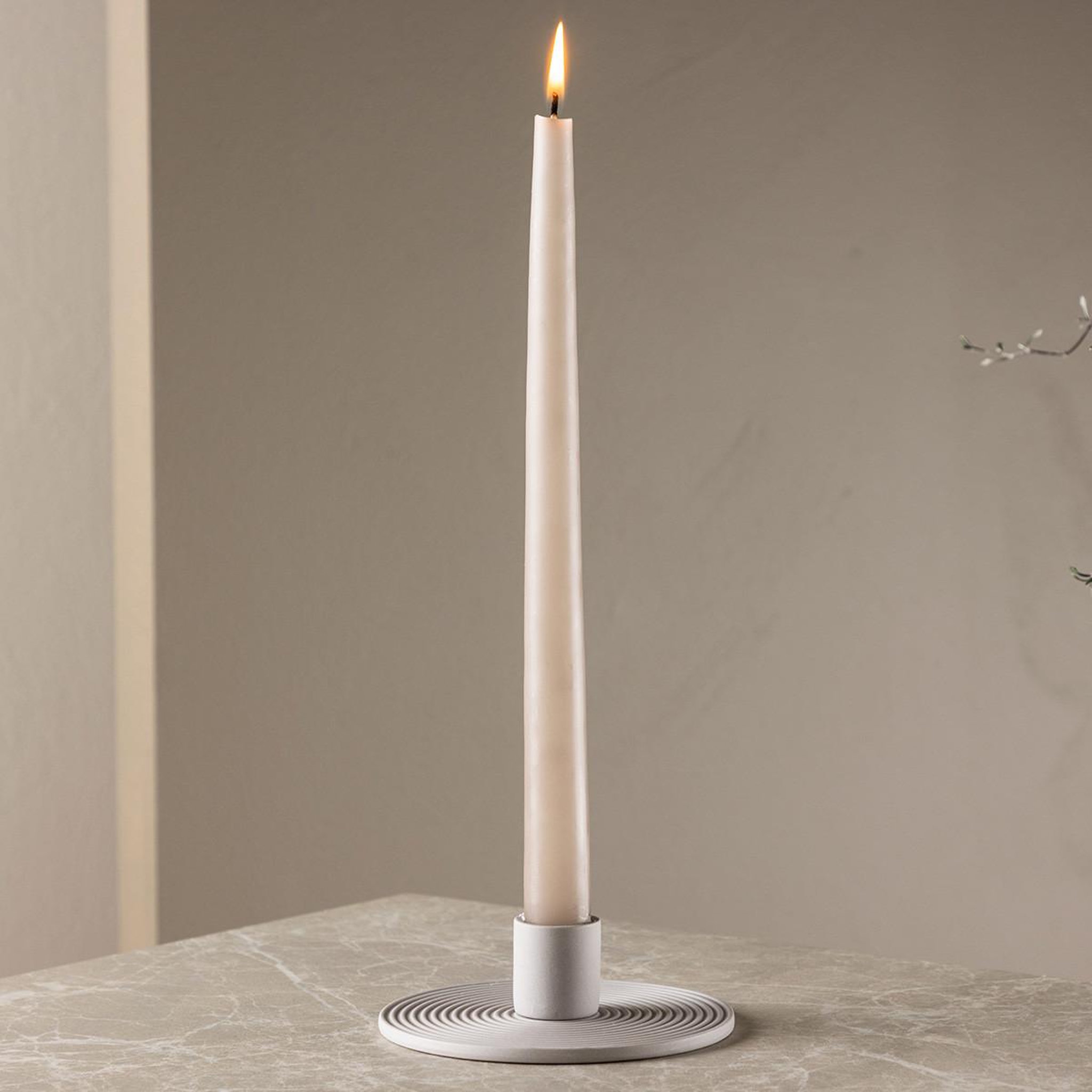 Voir la diapositive 2 : Paris Prix Bougeoir design en argile  dian  12cm gris