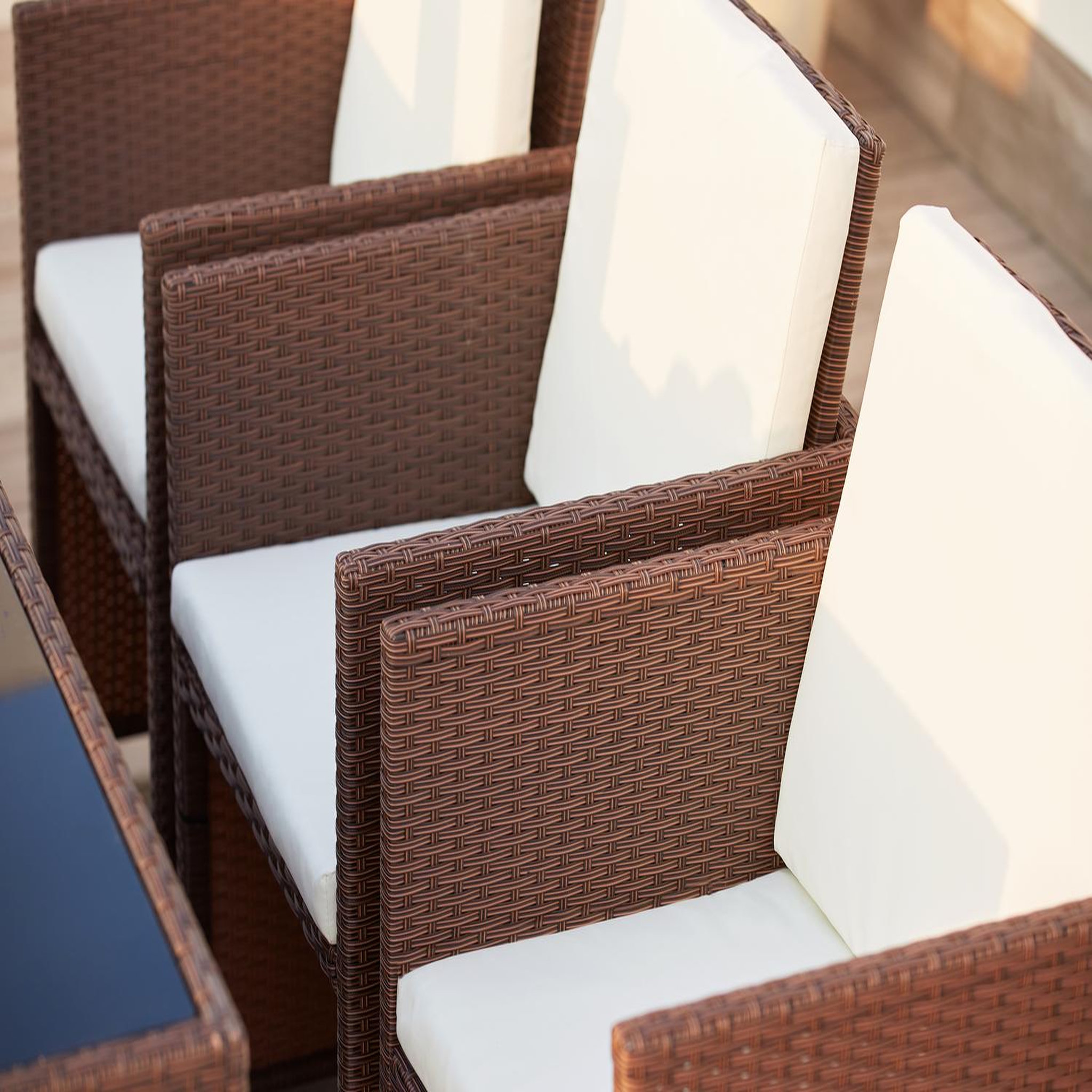 Voir la diapositive 4 : CONCEPT USINE Table et chaises 10 places encastrables résine marron-blanc monaco