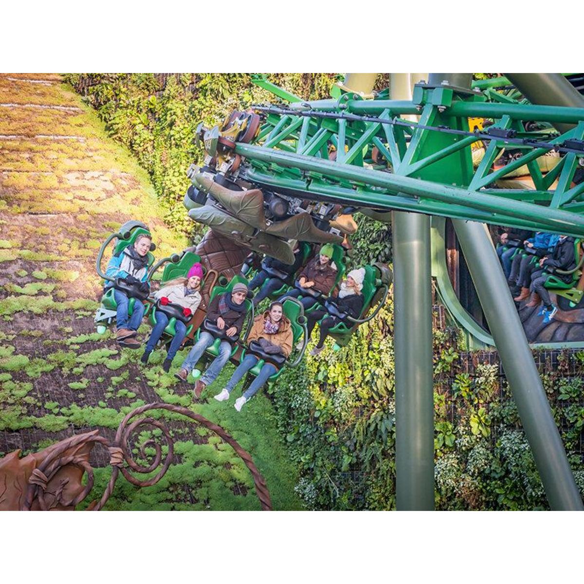 Smartbox Europa-Park 2025 en famille : 2 entrées adultes et 2 entrées enfants pour deux jours en basse saison - Coffret Cadeau Sport & Aventure