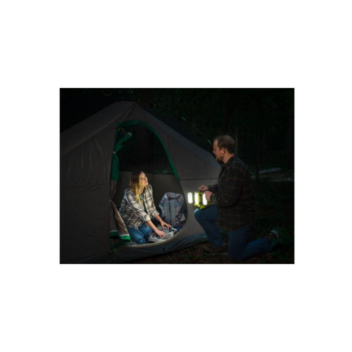 Ryobi Pack RYOBI Triple panneau lumineux LED 18V One+ 3000 Lumens RLP18-0 - 1 Batterie 2.5Ah - 1 Chargeur