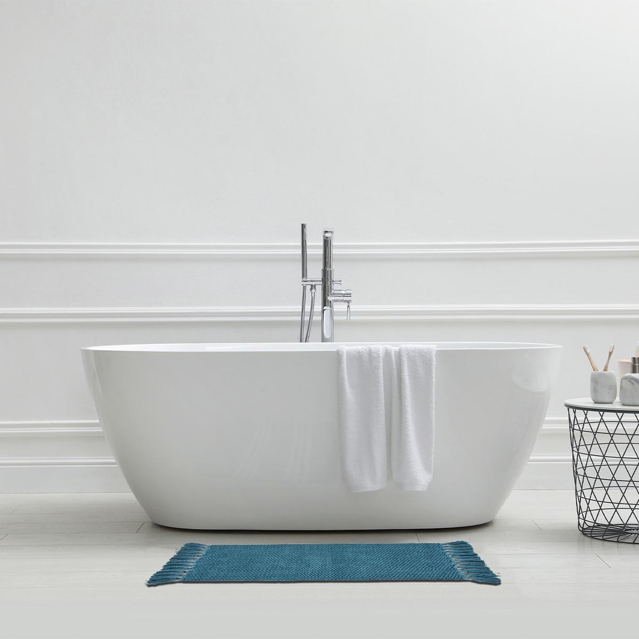 Voir la diapositive 3 : GUY LEVASSEUR Tapis de bain déco uni à pompons en coton chenille 50x80cm