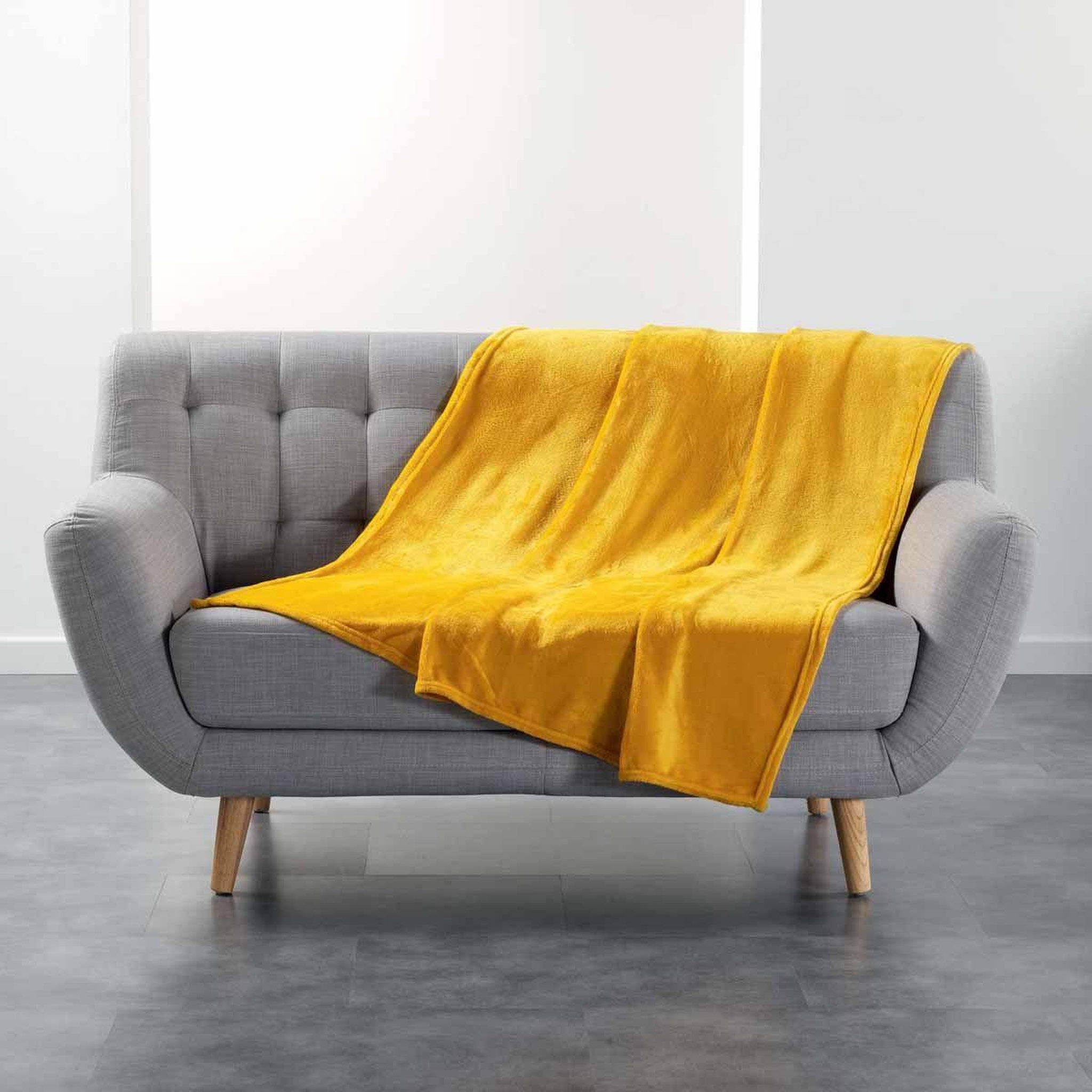 Douceur d'Intérieur Plaid uni en flanelle  flanou  125x150cm jaune