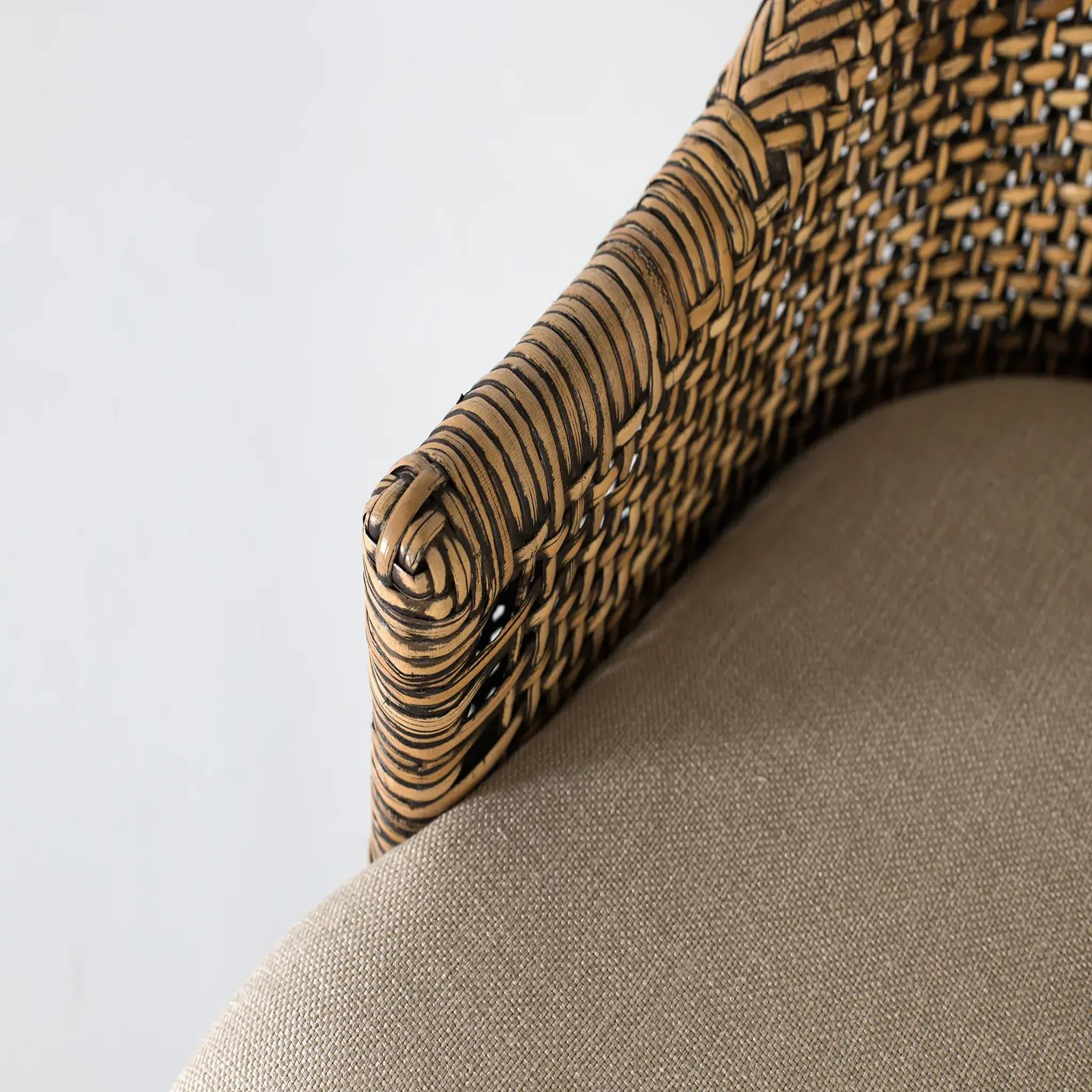 Voir la diapositive 5 : GINER Y COLOMER SL Lot de 2 chaises de salle à manger en bois d'acajou style colonial contemporain