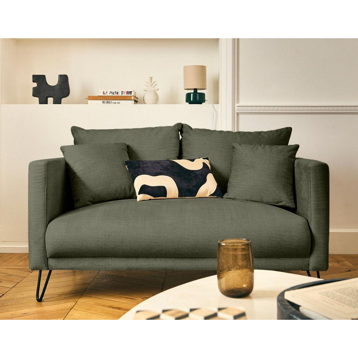 LISA DESIGN Ostrava - canapé droit 2 places en velours pieds en épingle