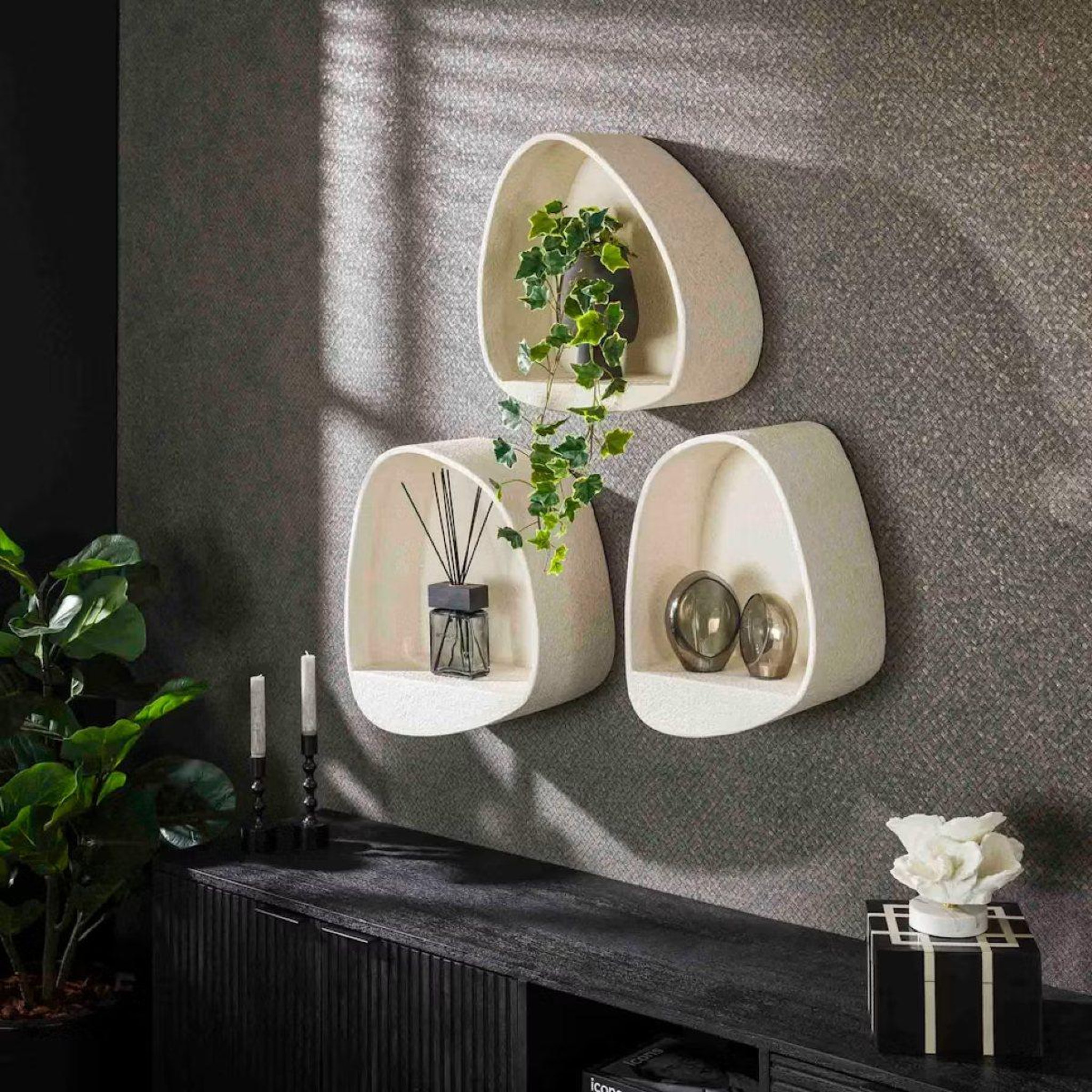 Voir la diapositive 3 : JLC KREATION Étagère murale forme organique en marbre composite blanc lea