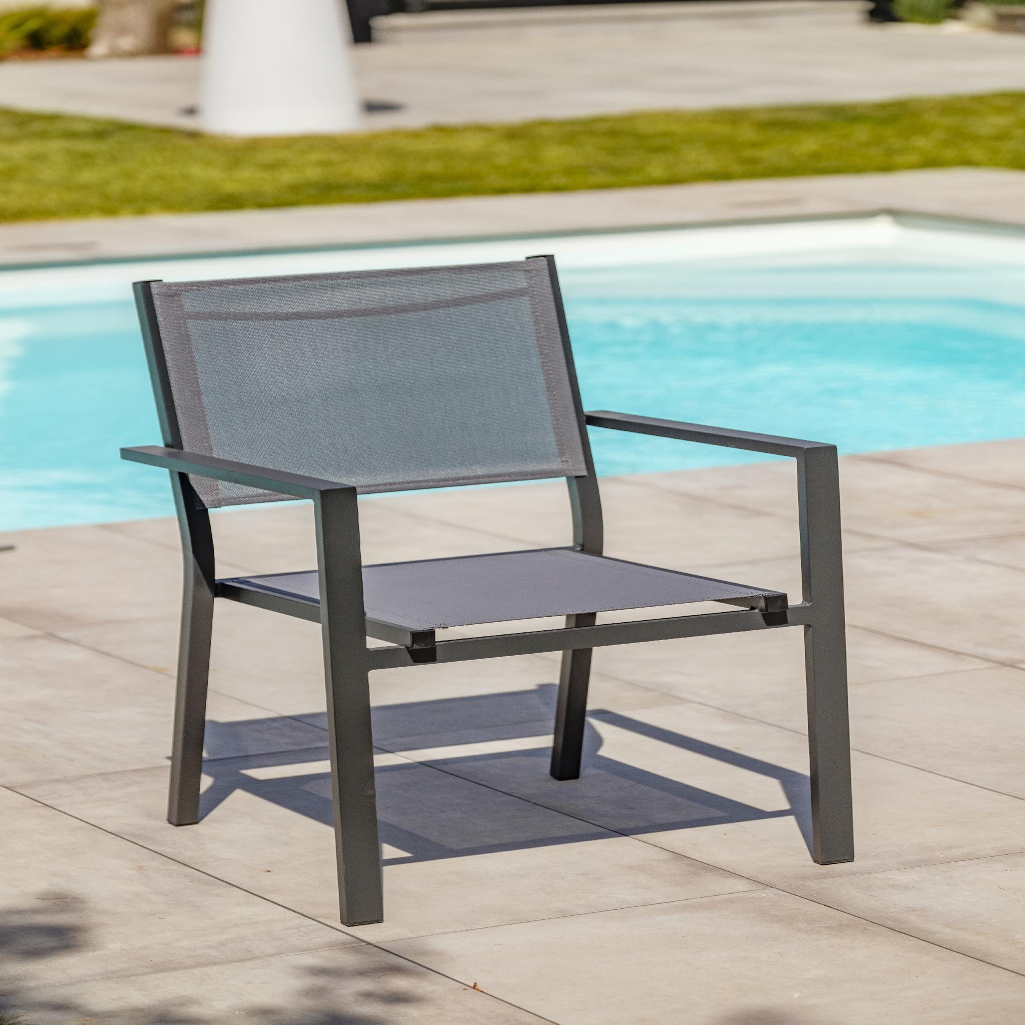 Voir la diapositive 6 : DCB GARDEN Ensemble repas en aluminium et plateau verre (6 places)