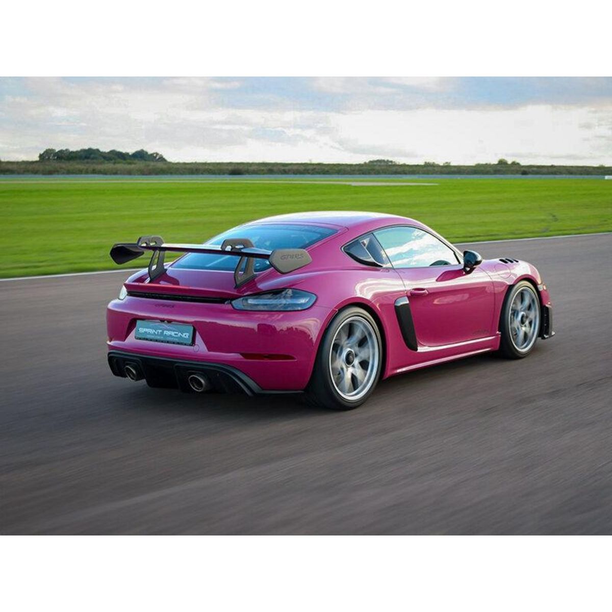 Smartbox Stage de pilotage : 2 tours sur le circuit de Haute Saintonge en Porsche Cayman 718 GT4 RS - Coffret Cadeau Sport & Aventure