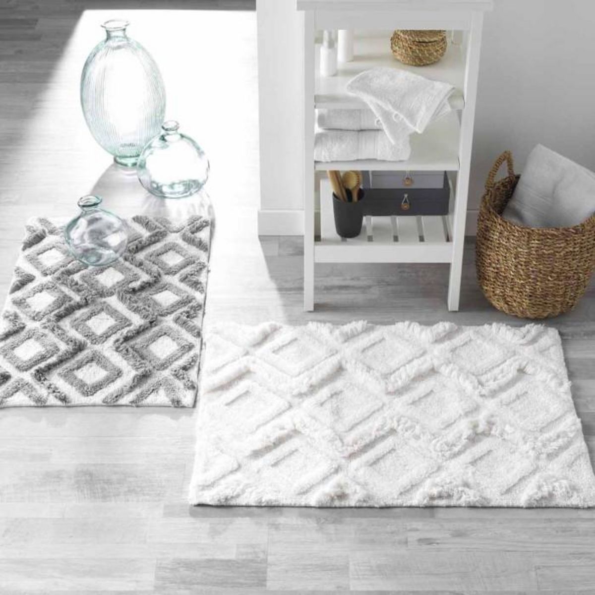 Paris Prix Tapis de Salle de Bain  Ikatis  50x80cm Blanc & Gris