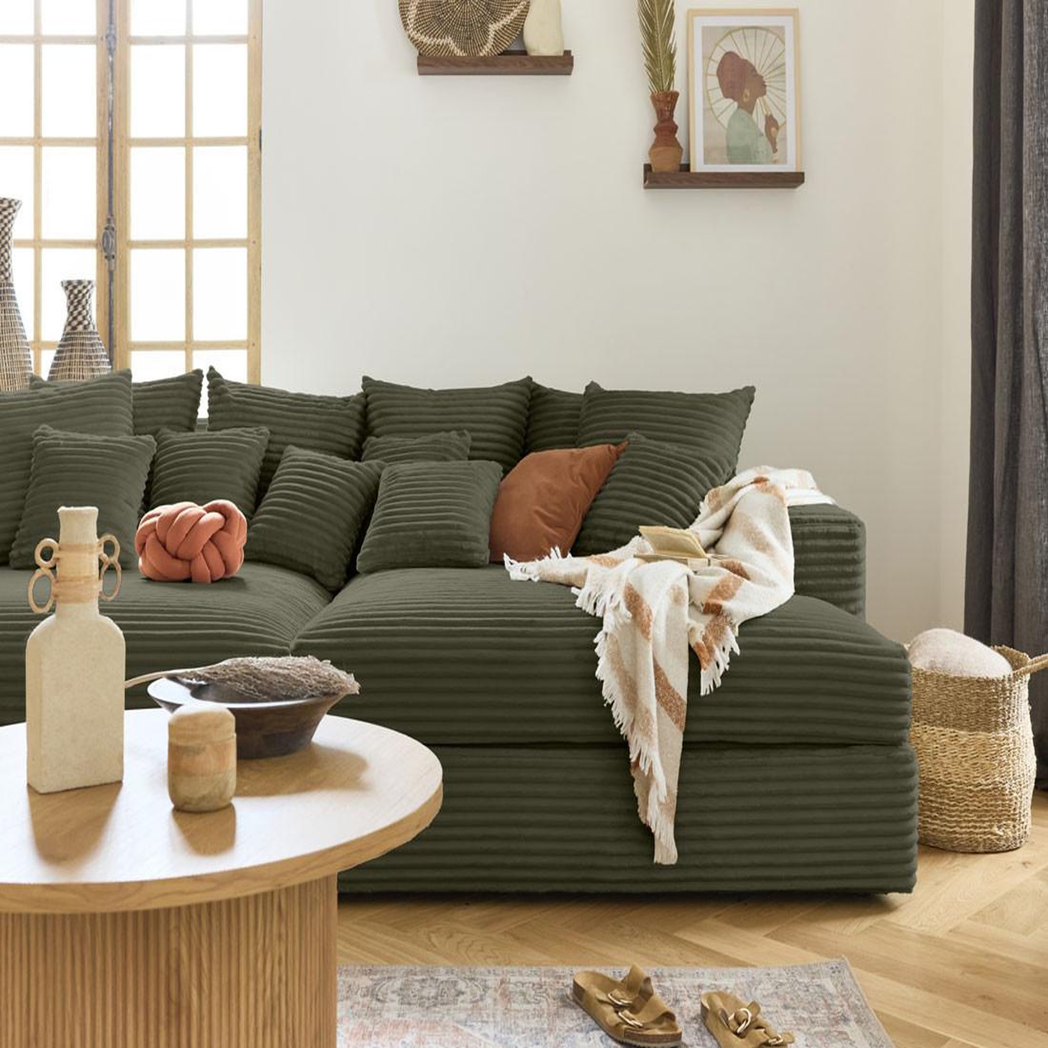 Voir la diapositive 3 : LISA DESIGN Collins - canapé droit 4 places avec double méridienne - assise profonde - velours côtelé grosses côtes