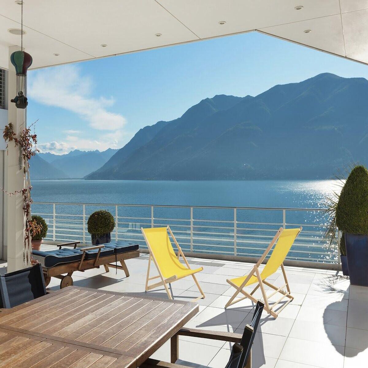 Habitat et Jardin Lot de 2 transats en bois  Chilienne  - 107 x 56.5 x 81 cm - Jaune