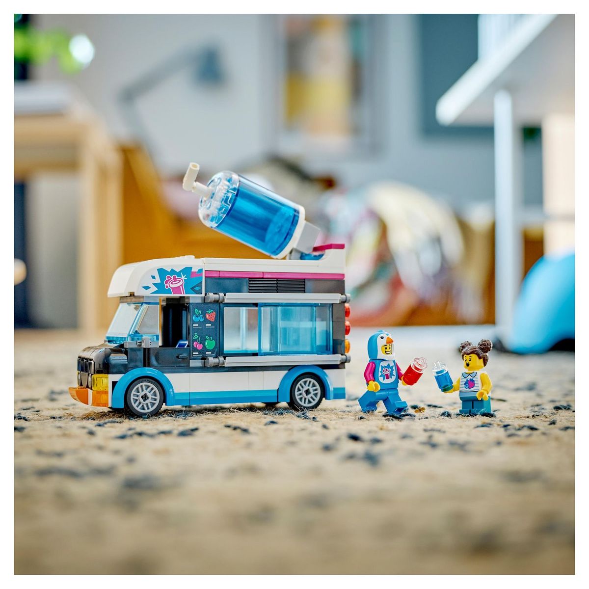 LEGO City 60384 Le camion à granités du pingouin, Jouet Camion pour Enfants de 5 Ans, Jeu de Véhicule d'Été avec Figurines